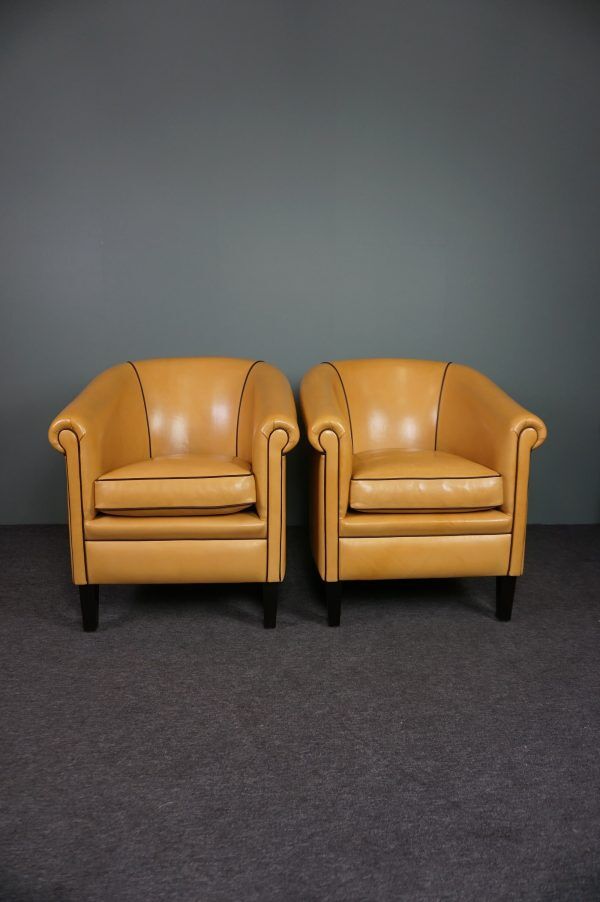Set of 2 club chairs in blond sheepskin