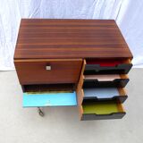 Petite commode à roulettes