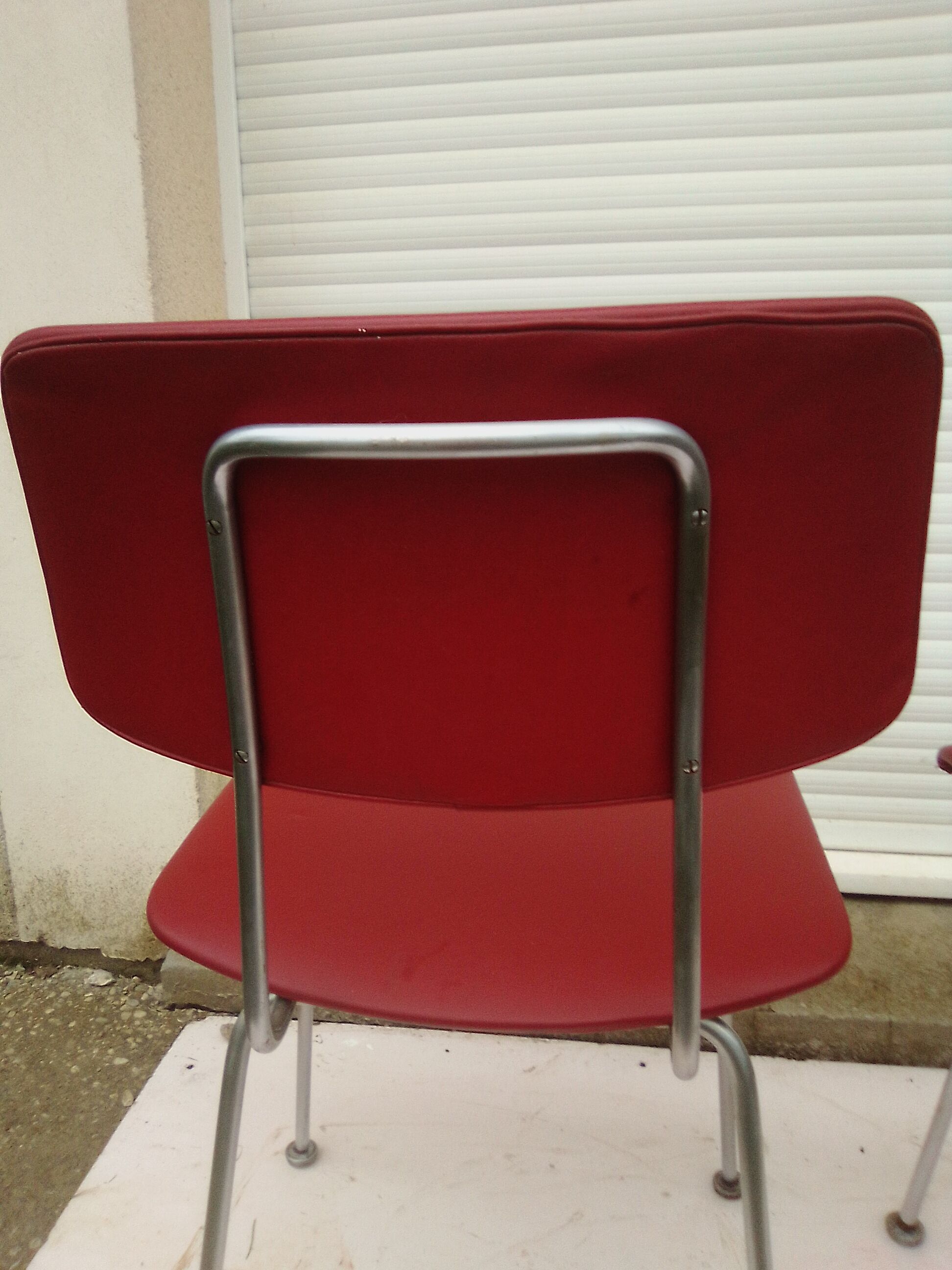 2 chairs in red skaï metal struxture 70s
