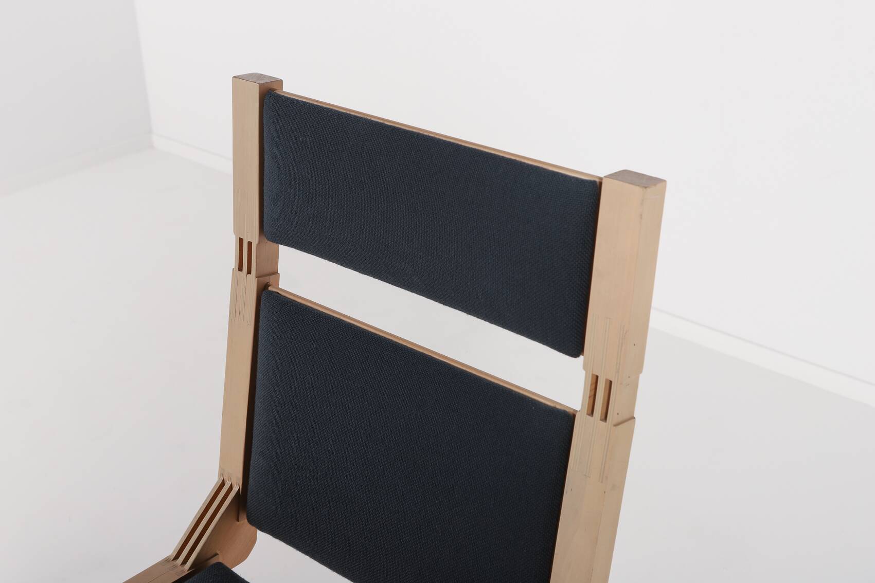 Une paire de chaises architecturales, Danemark 1990