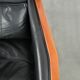 Fauteuil en cuir noir de style Art Déco en bon état.