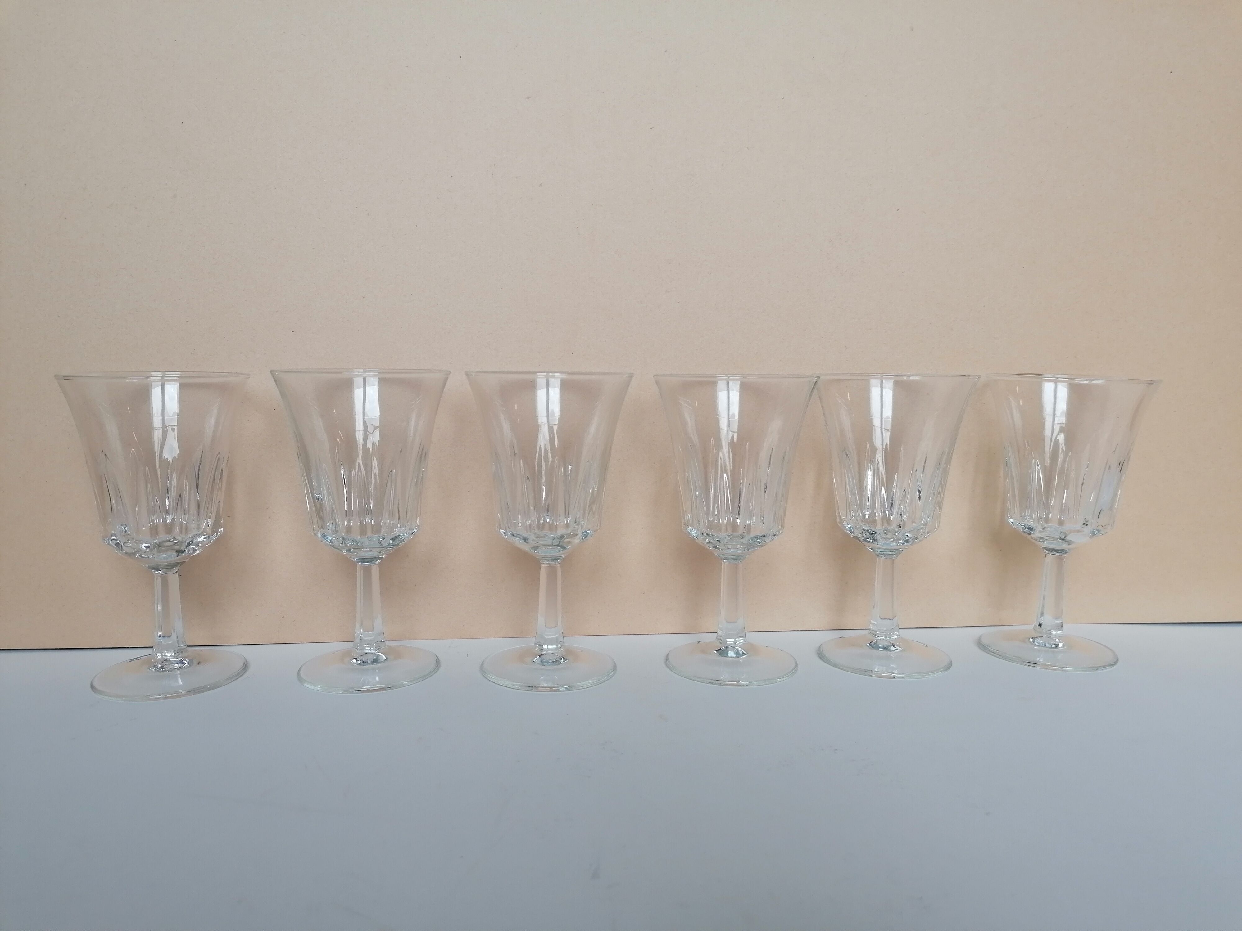 Service 24 pieces vintage foot glasses 70s