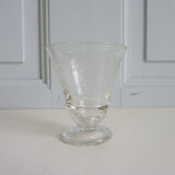 9 verres anciens gravés à décor de feuilles