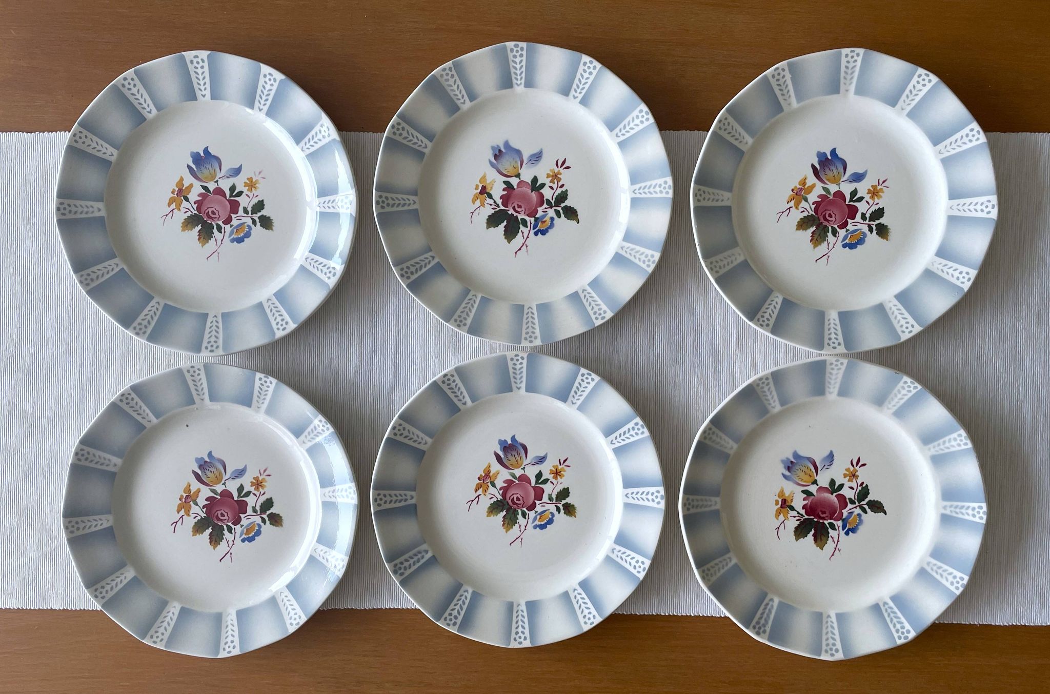 6 assiettes à dessert anciennes en faïence de Sarreguemines