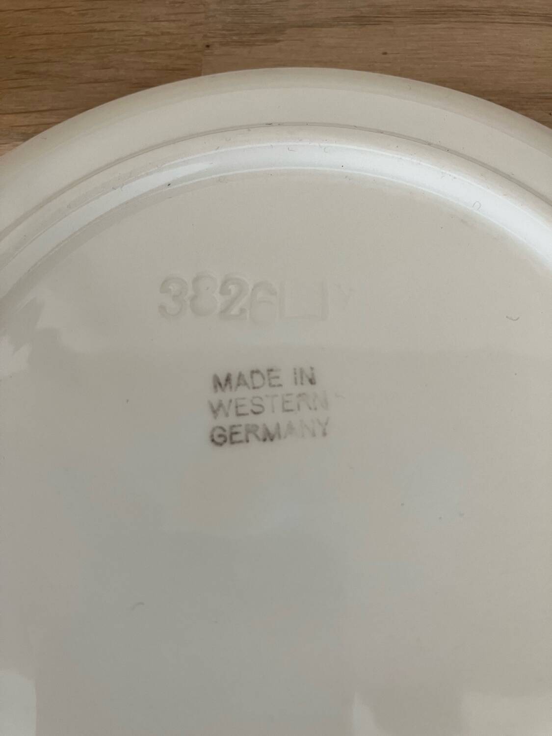 Vintage-Service of 6 cups with saucers-Chalet theme-West Germany