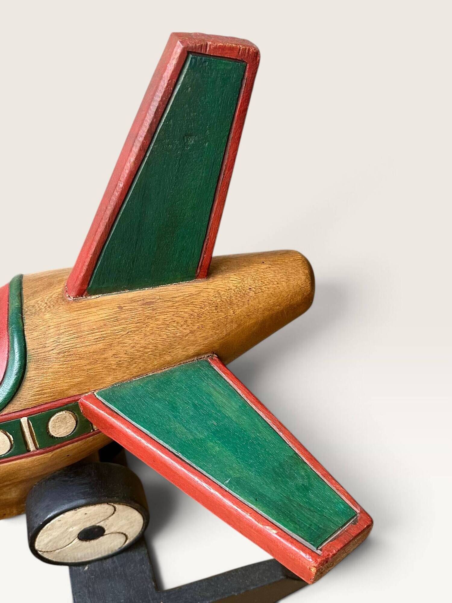 Avion à bascule en bois