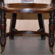 Chaise de capitaine victorienne en noyer d'Eton College