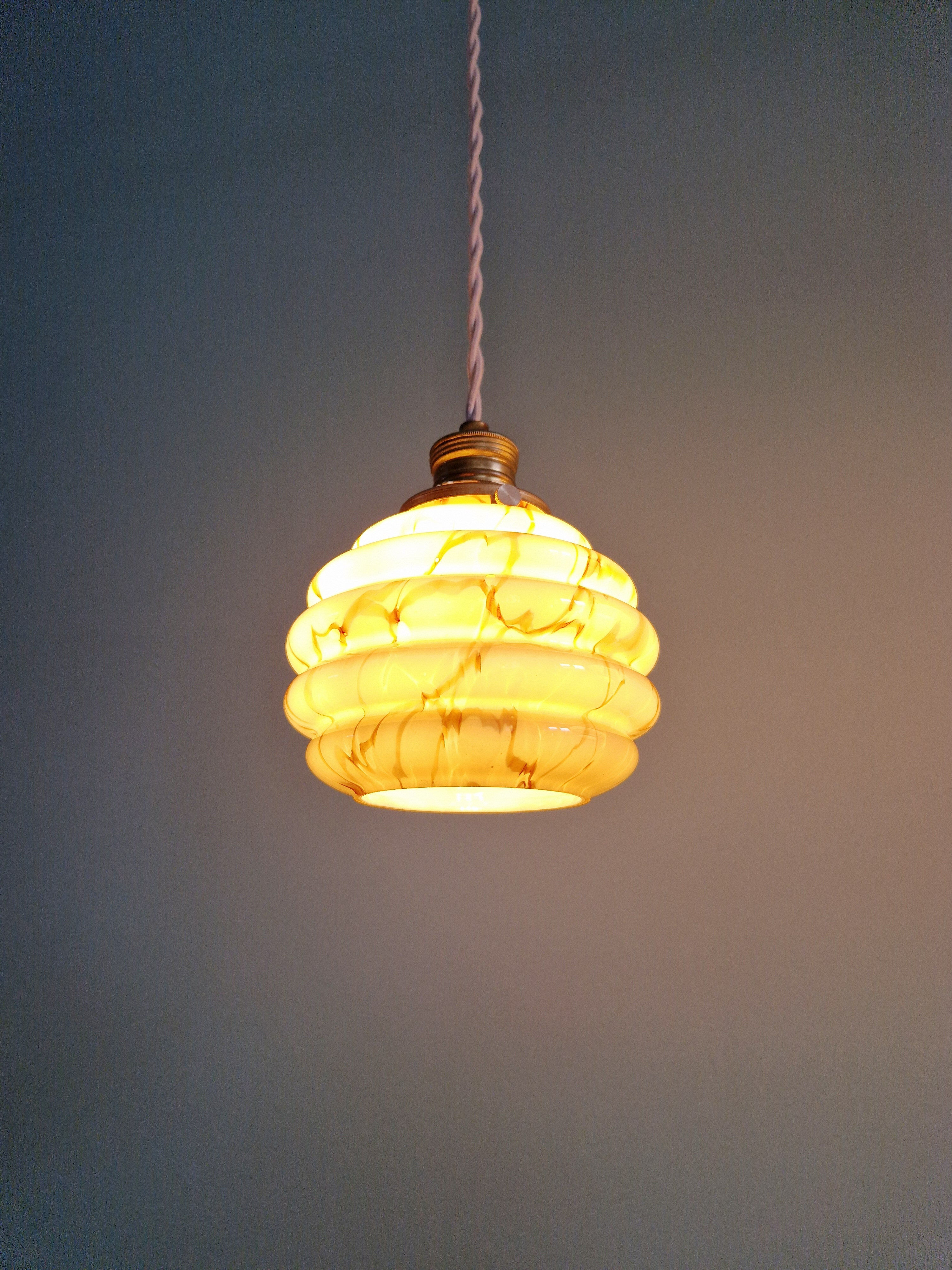 Art Deco suspension in marbled opaline and ouraline (4 available), 1920-30