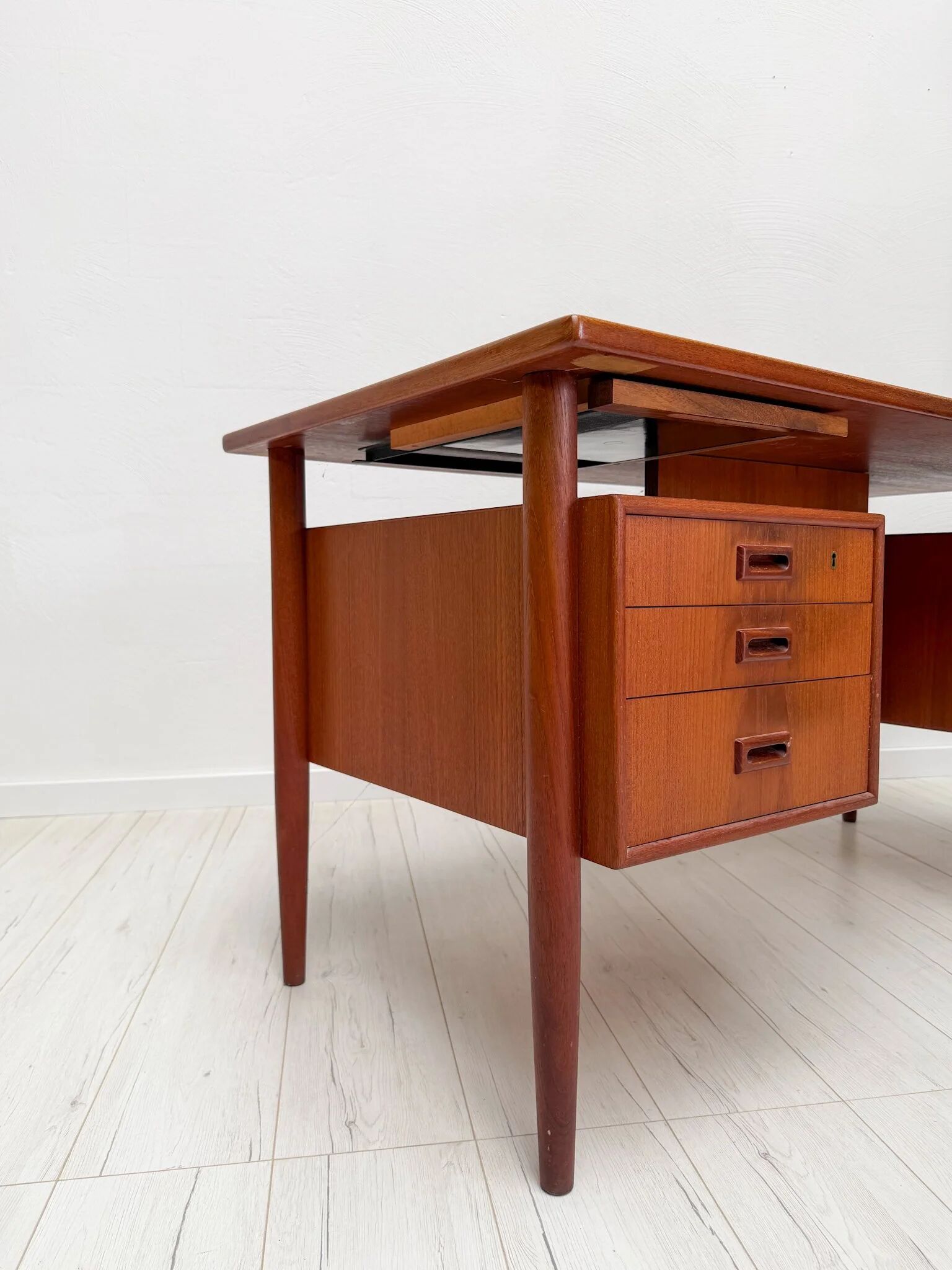 Bureau exécutif danois en teck, années 1960