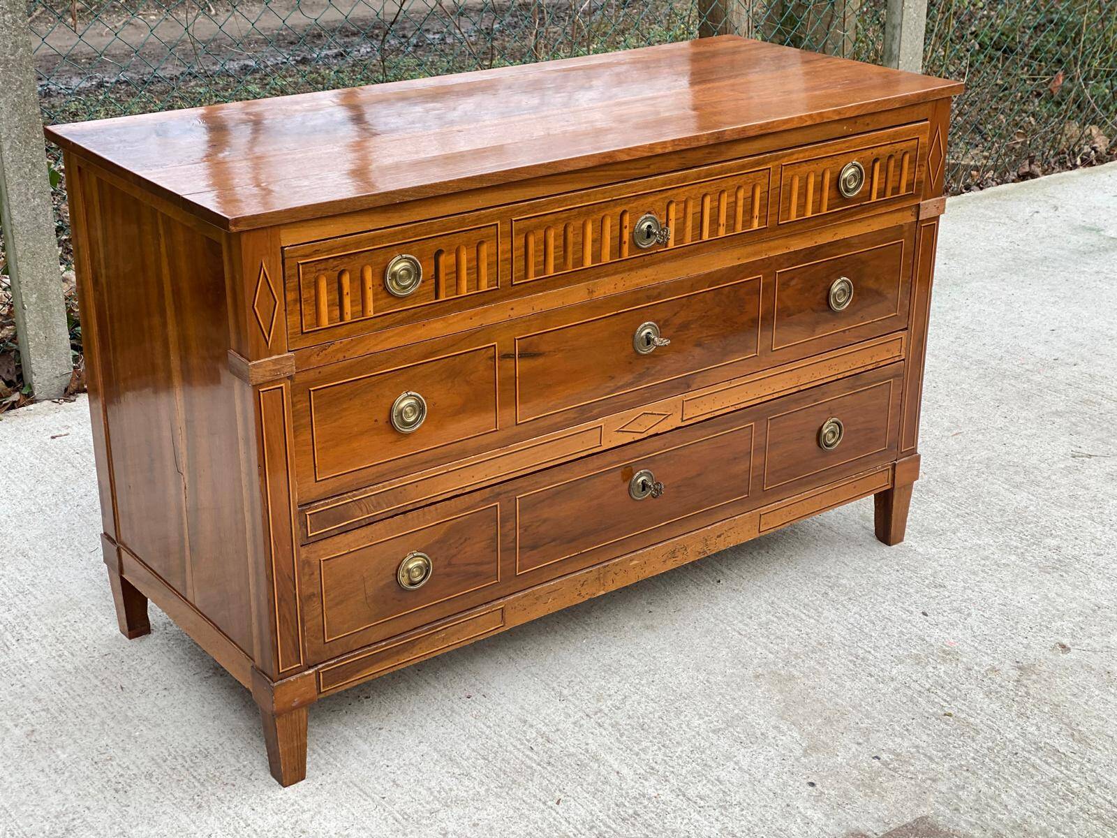 Commode noyer marqueterie brillant époque XVIII ème