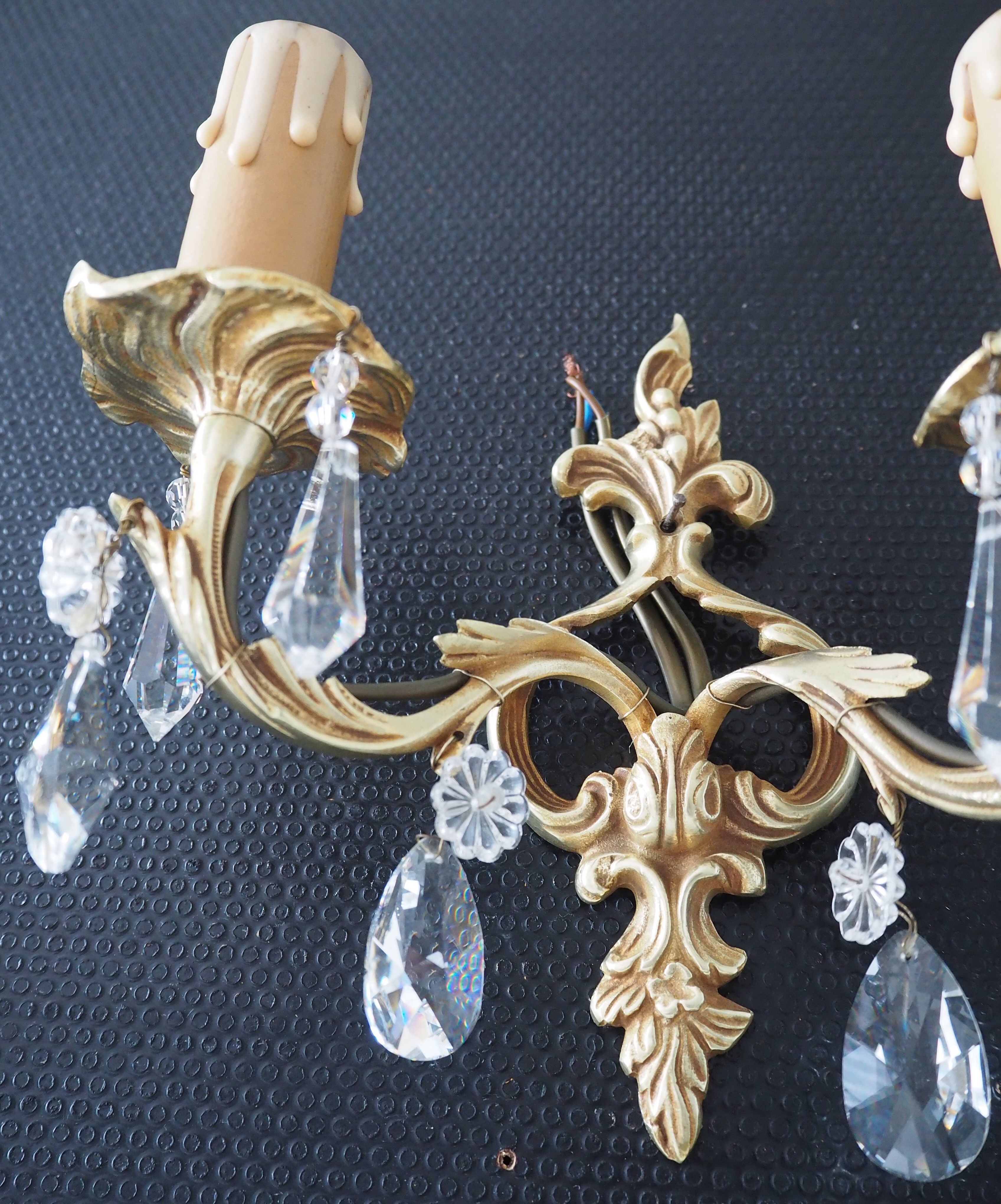 Pair of gilded bronze sconces and crystal pendants