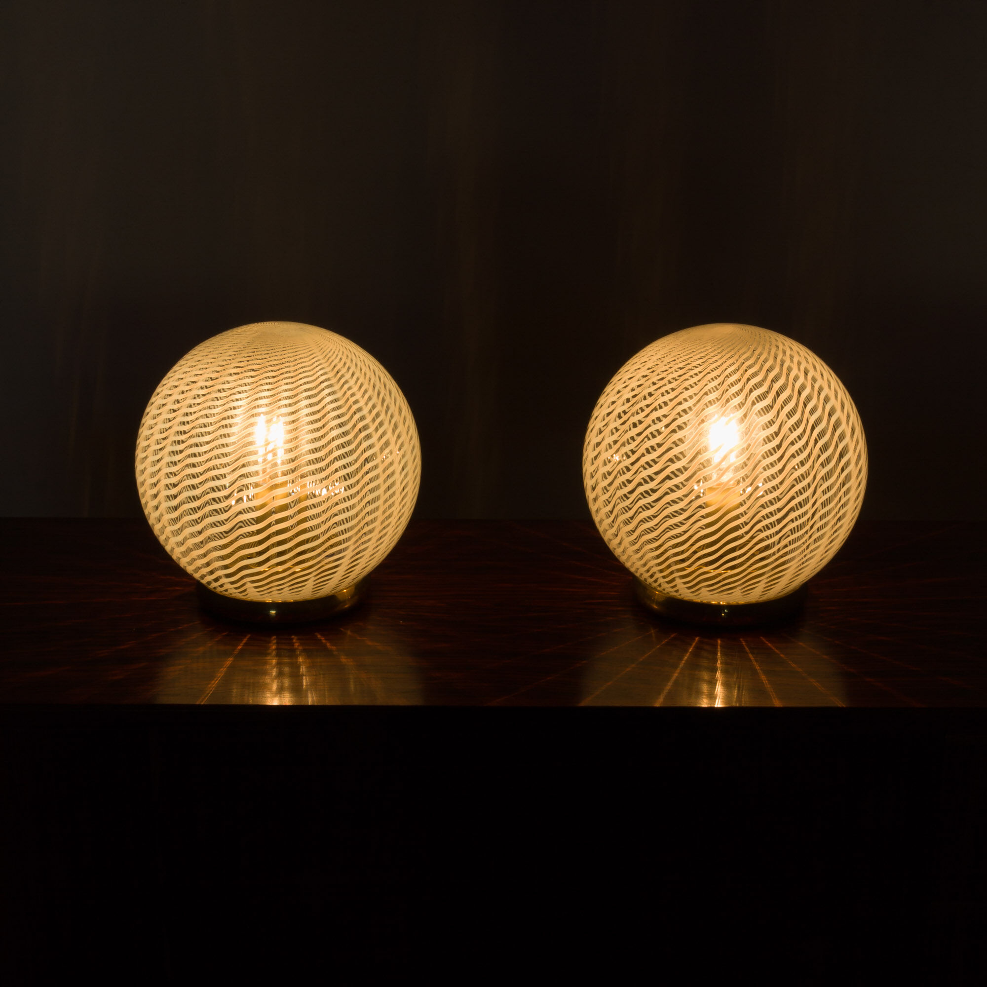 21112K Pair of Tessuto Vetri Venini table lamps with Murano glass swirl bowl shades, 1970s