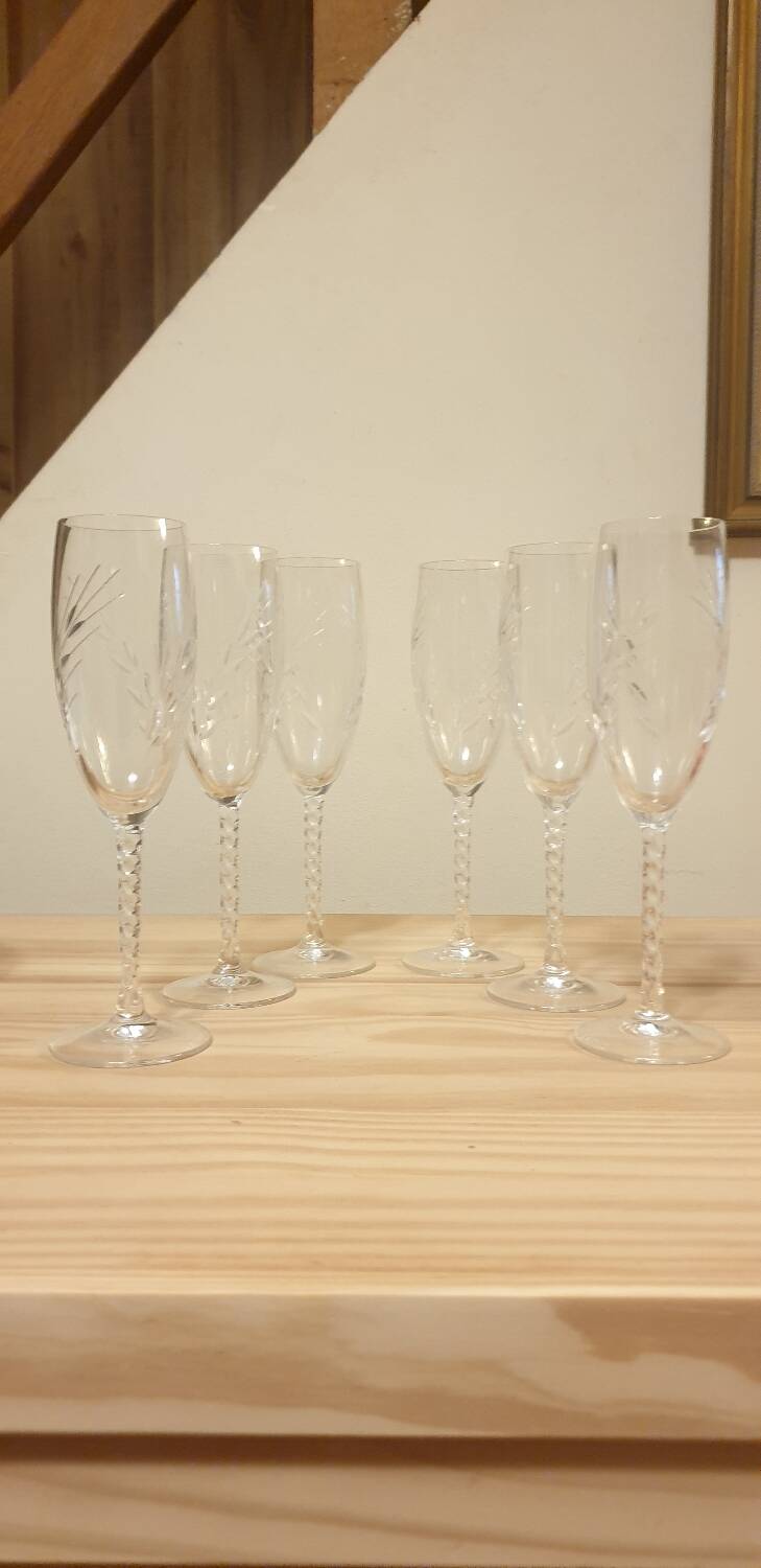6 crystal flutes