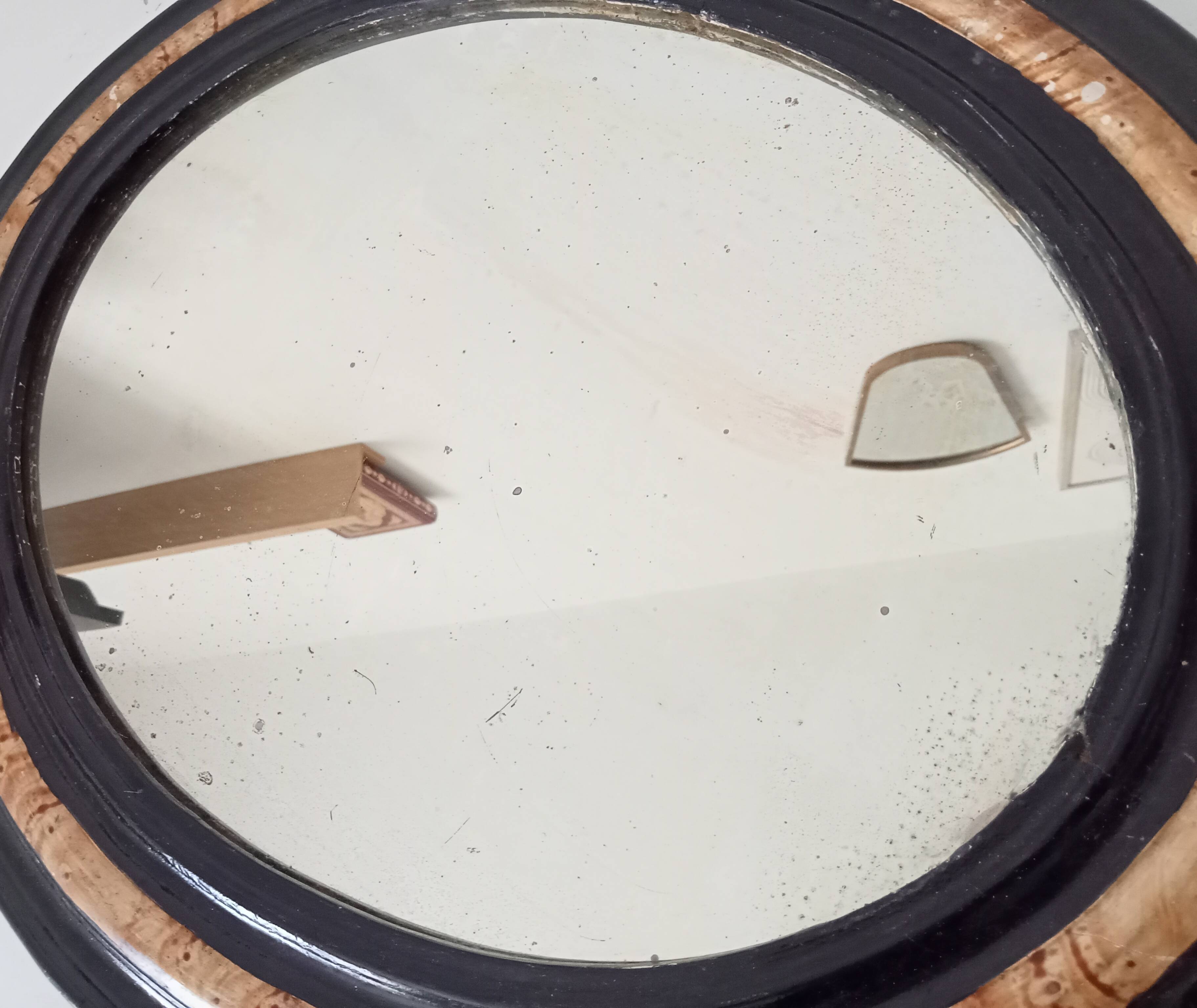 19th-century antique mirror in wood and stucco.