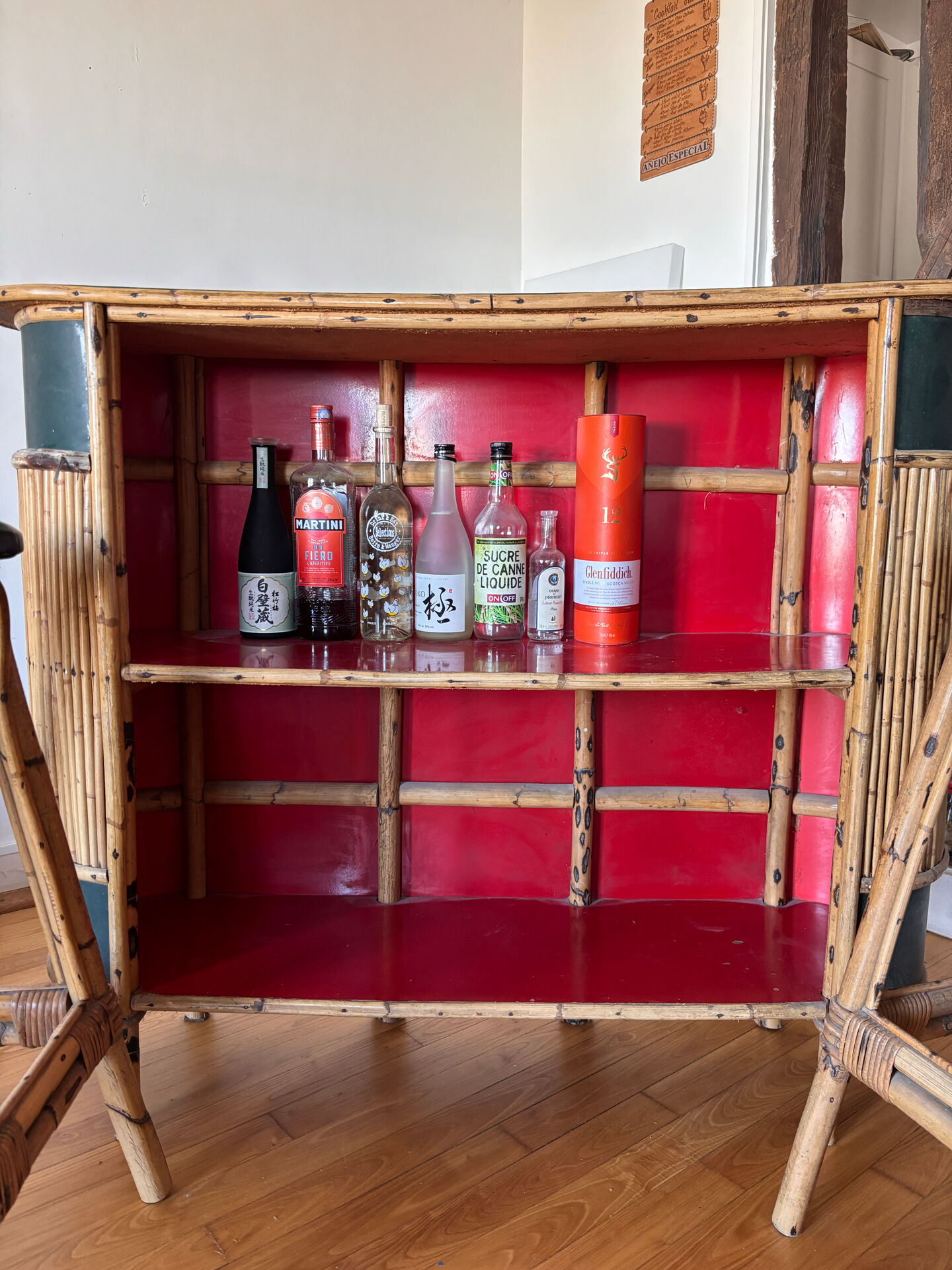 Vintage rattan bar