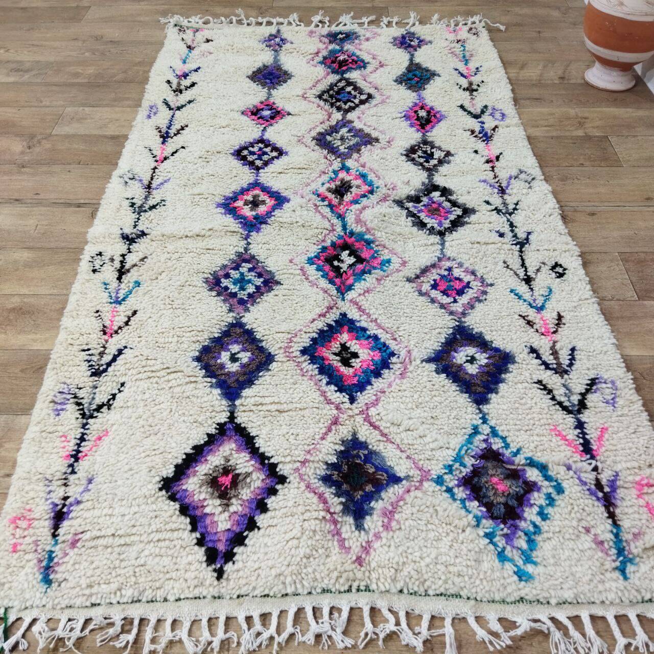 Handmade moroccan berber rug 217 x 117 cm