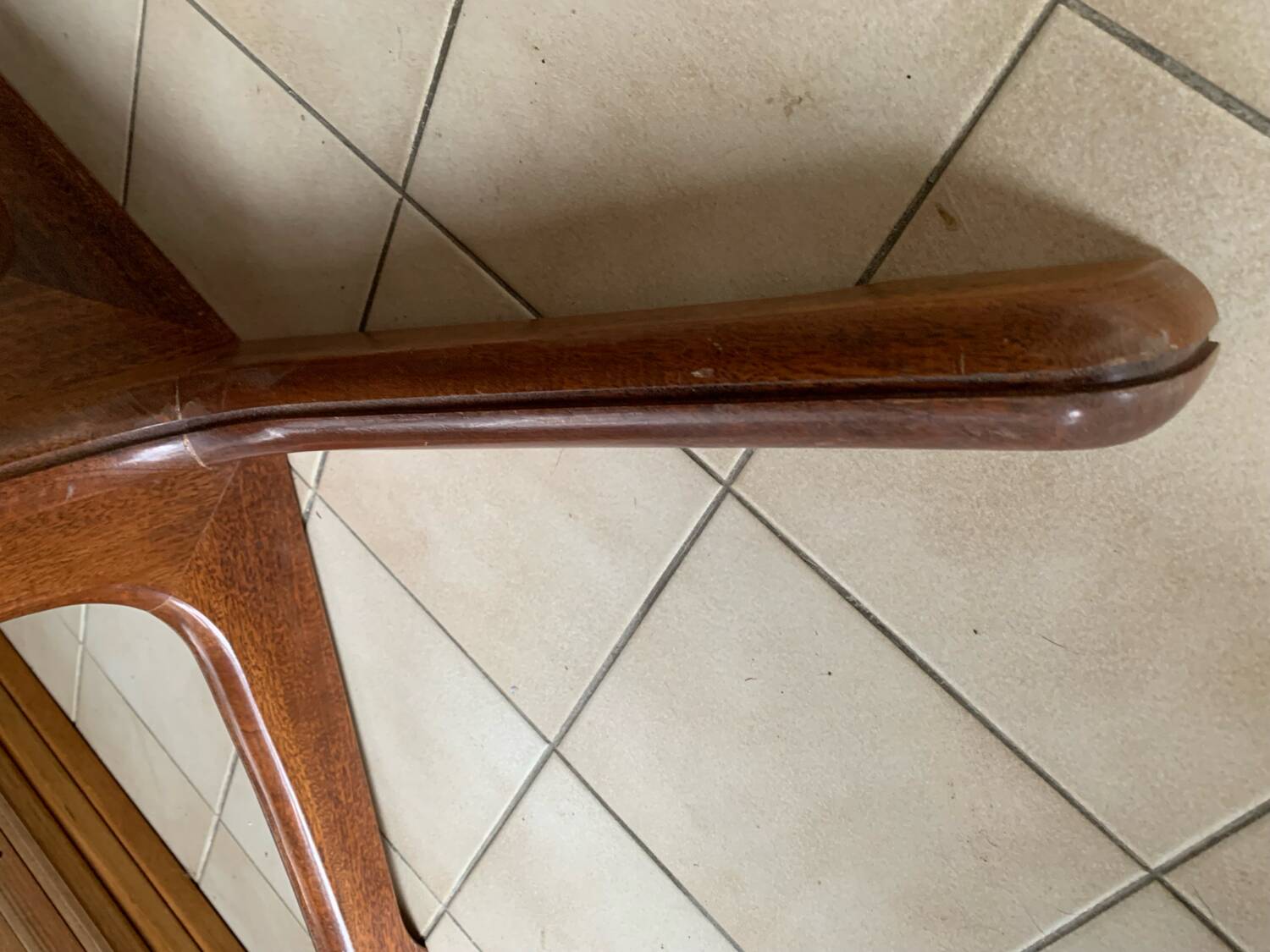 Baumann oval table with extensions