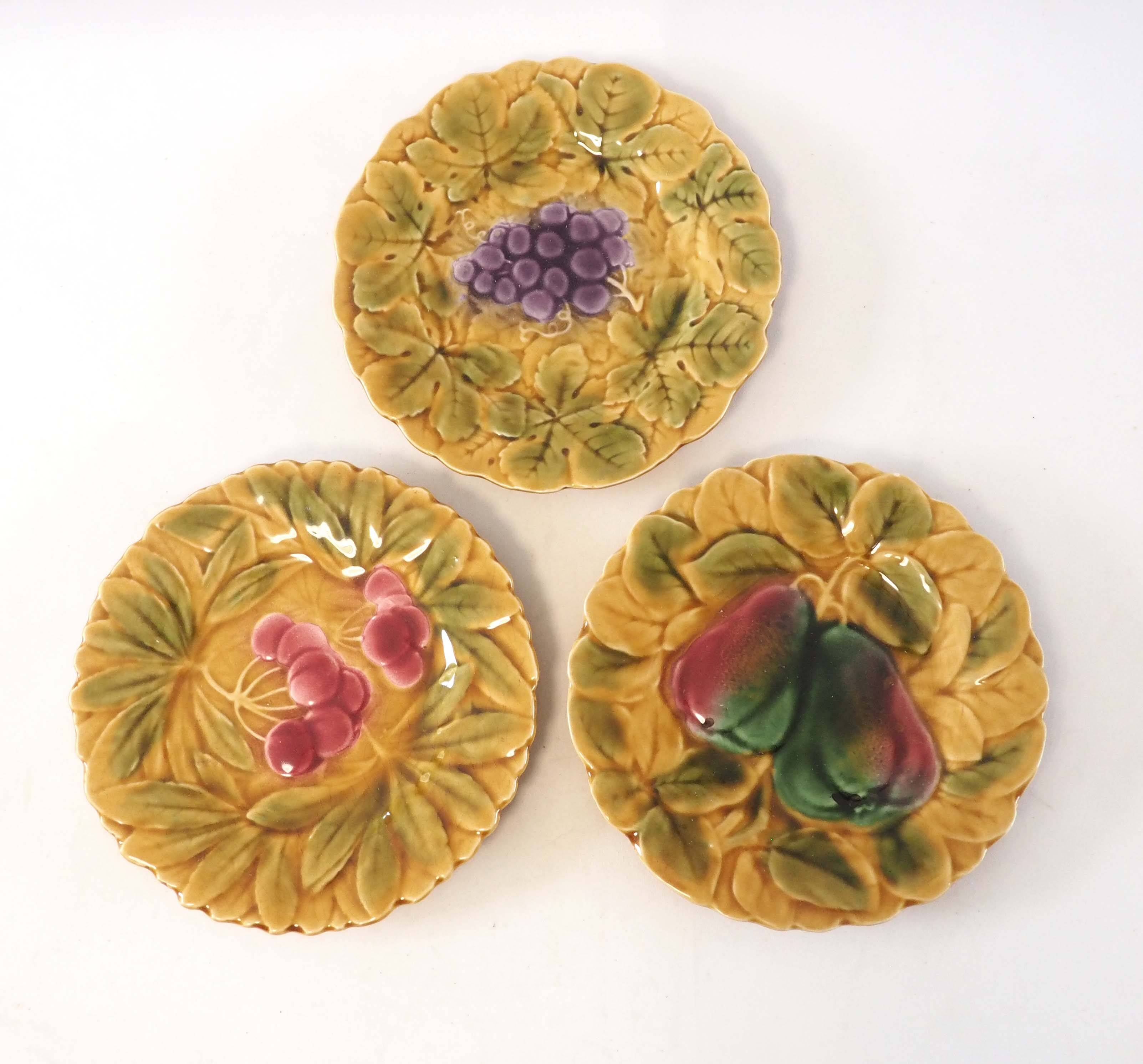 Série de 3 assiettes barbotines fruits