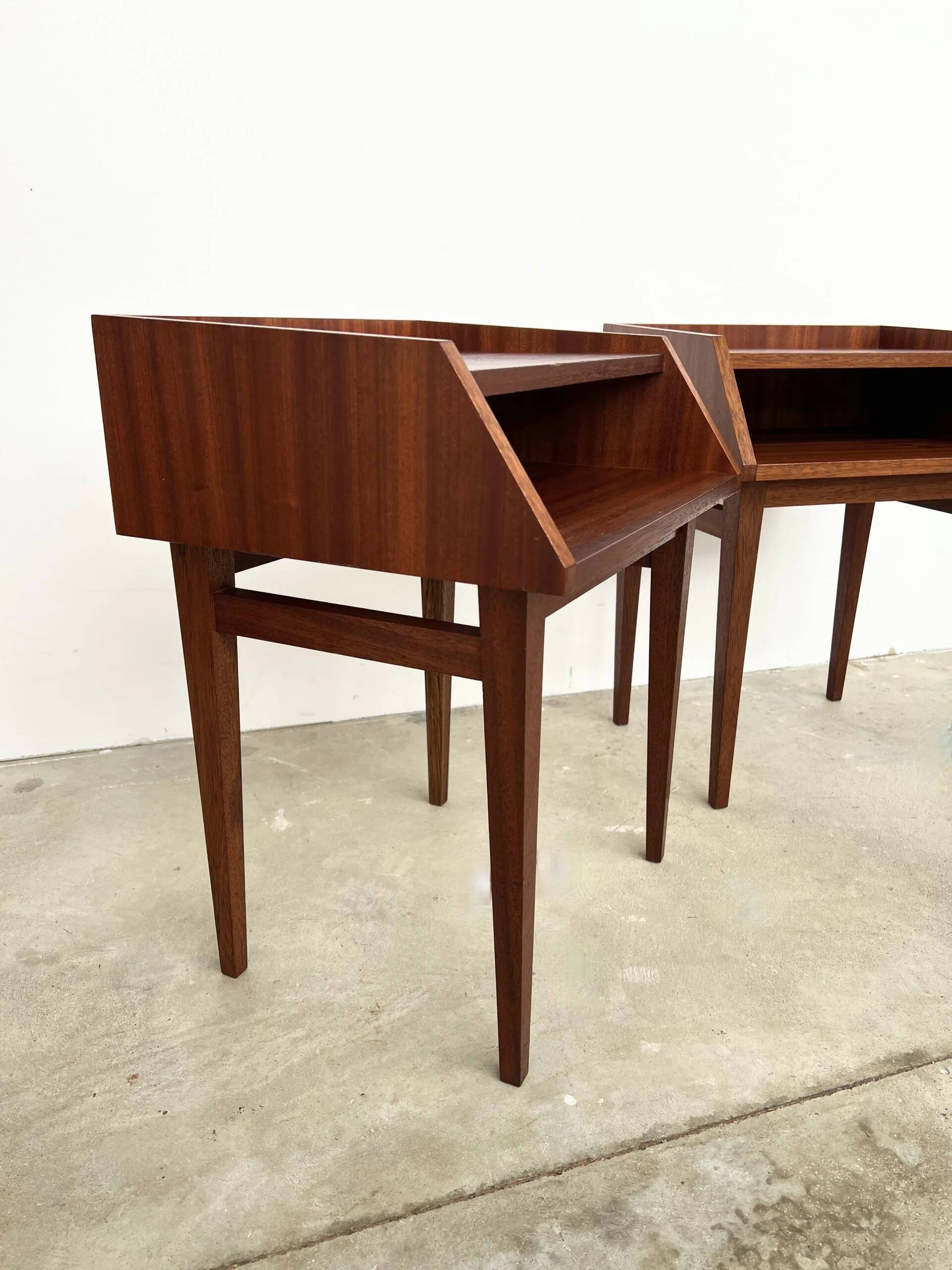 Vintage teak bedside tables (H53cm) – minimalist design and open niche.