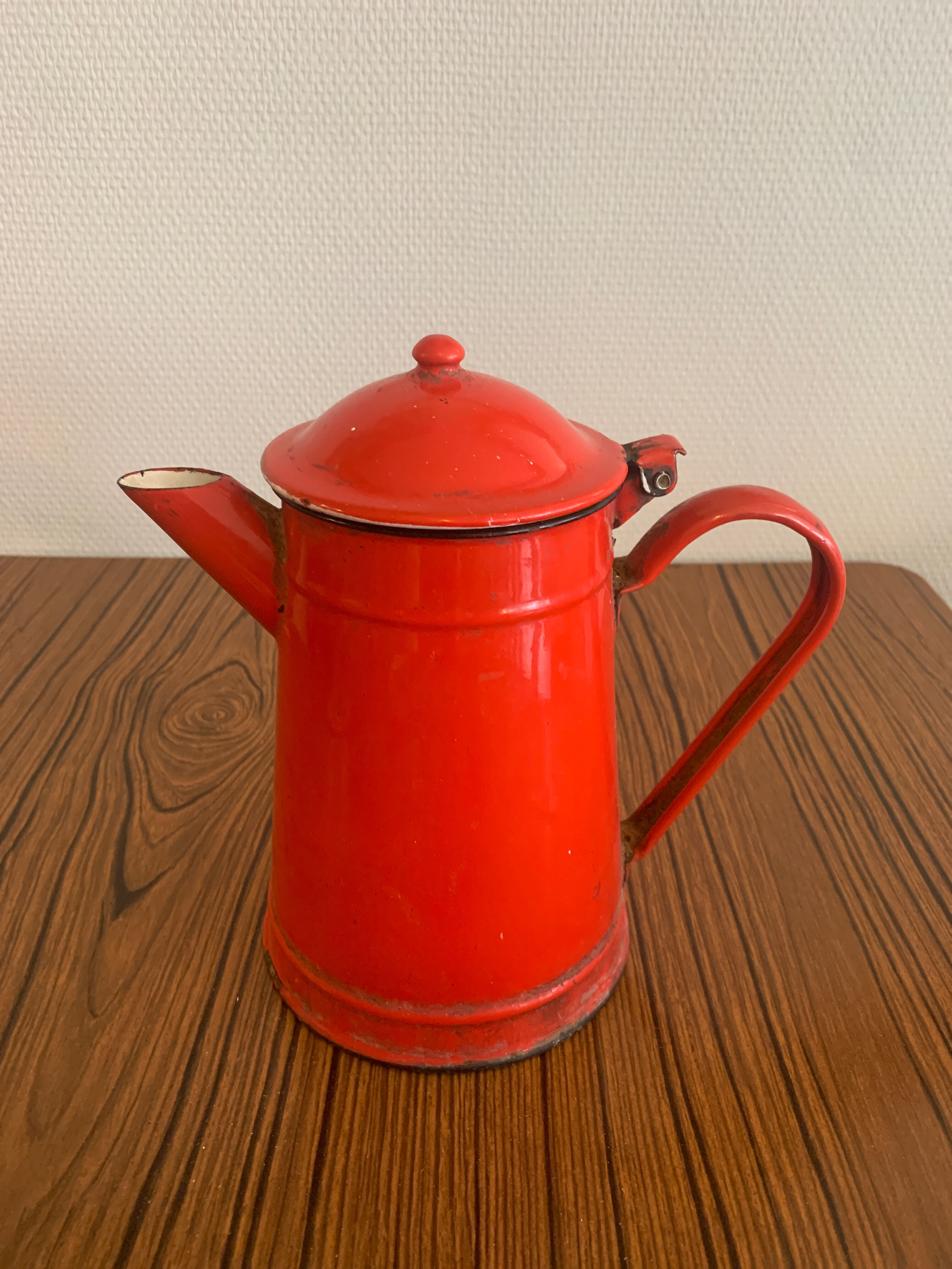 Enamelled coffee maker