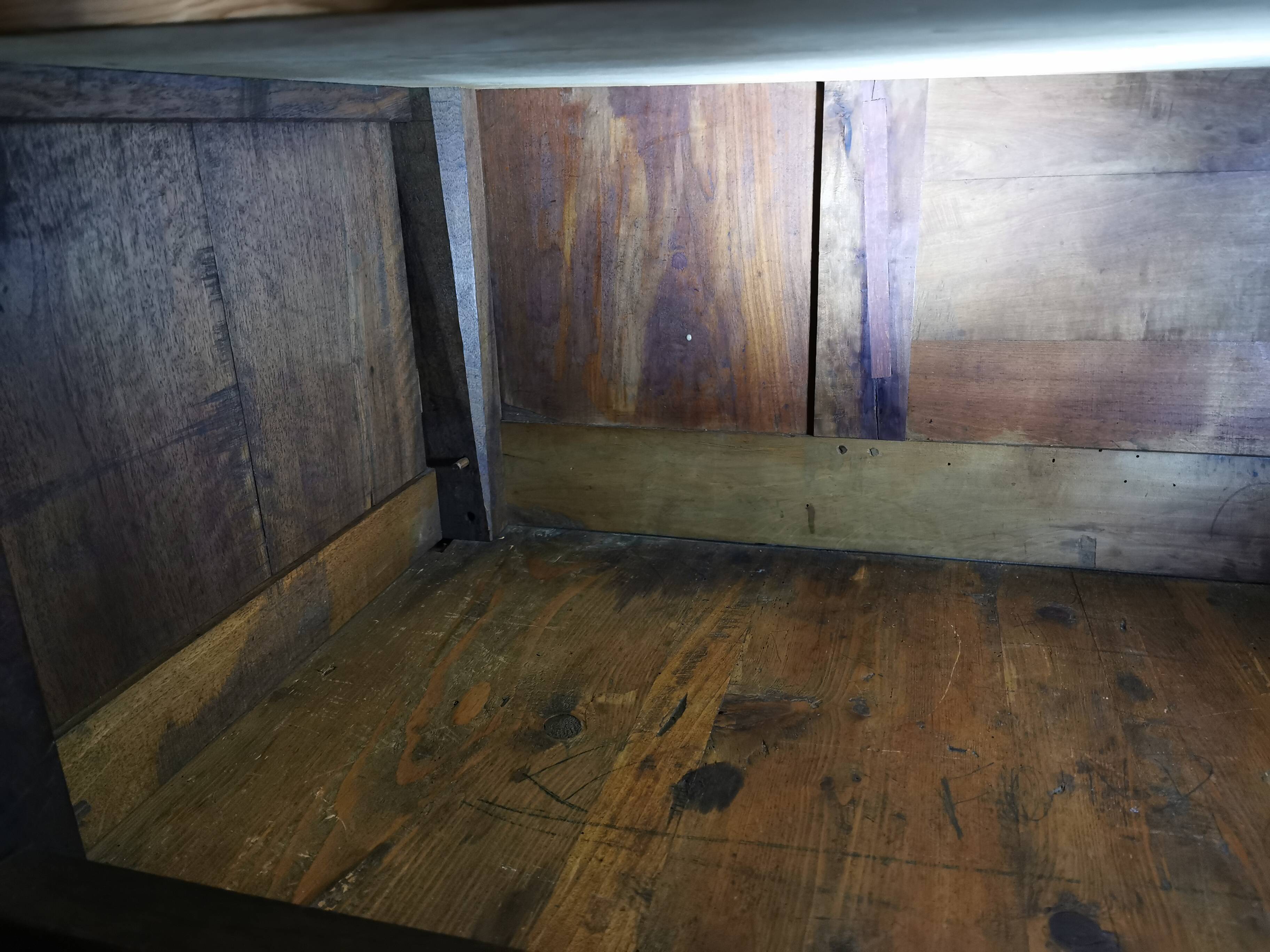 Lyonese walnut wardrobe from the 18th century.