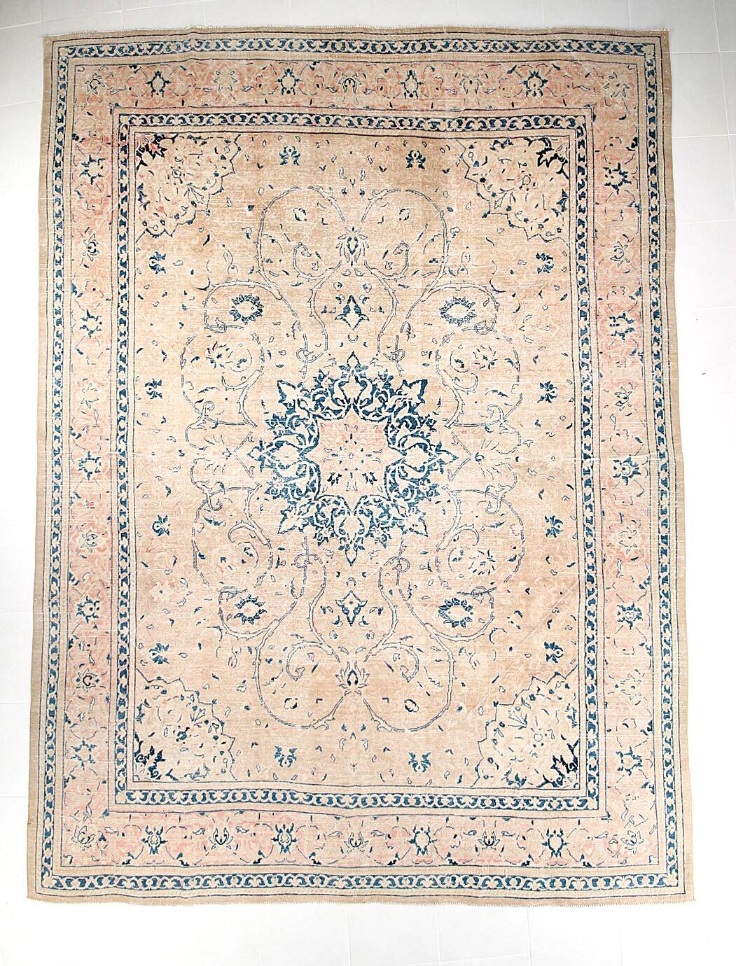 Tapis persan vintage beige et bleu à médaillon floral, 300x393 cm