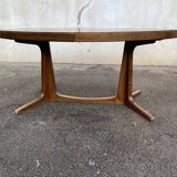 Oval baumann table