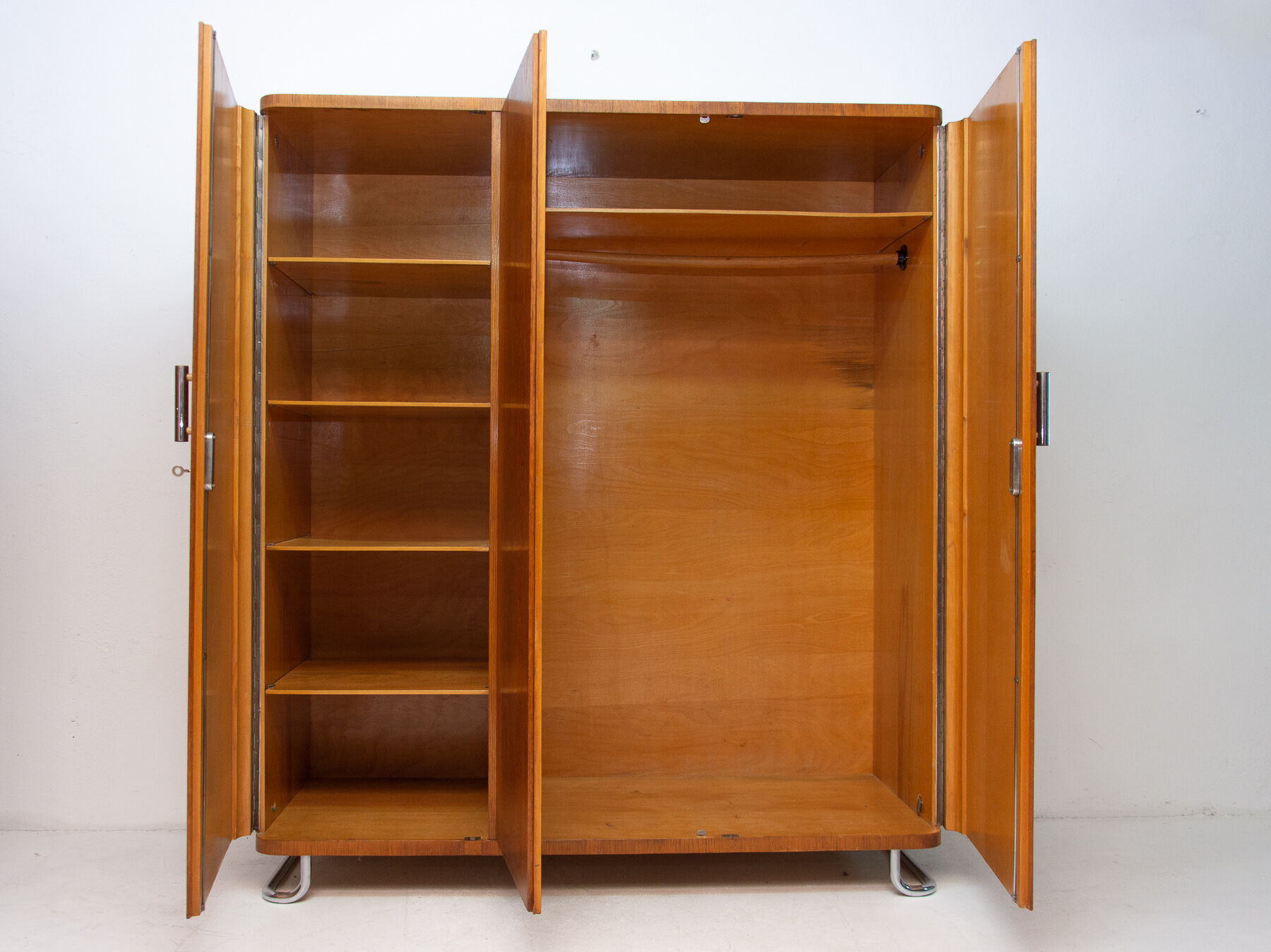 Armoire Bauhaus par Vichr & spol, années 1930, Bohême