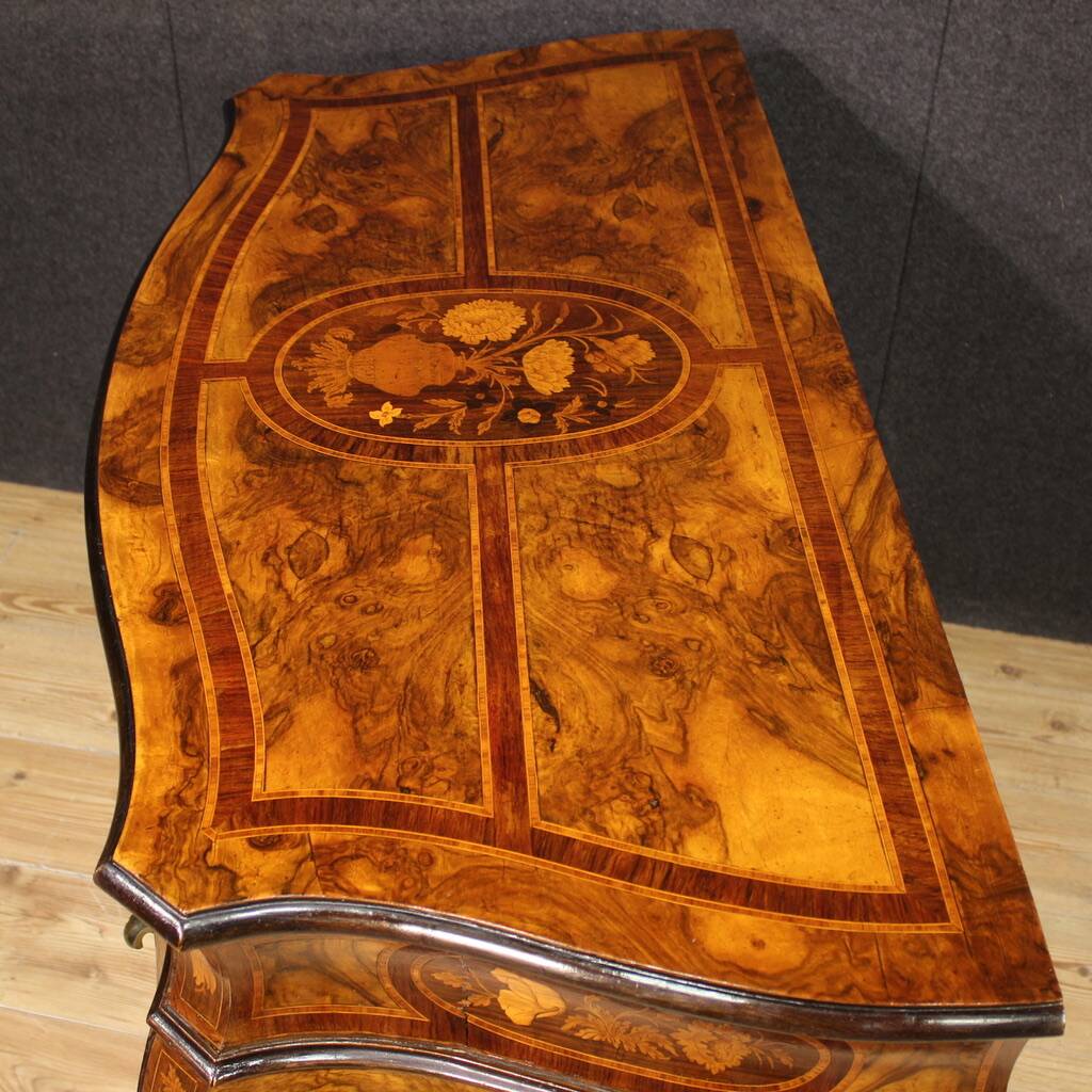 Lombard Venetian chest of drawers in Louis XV style