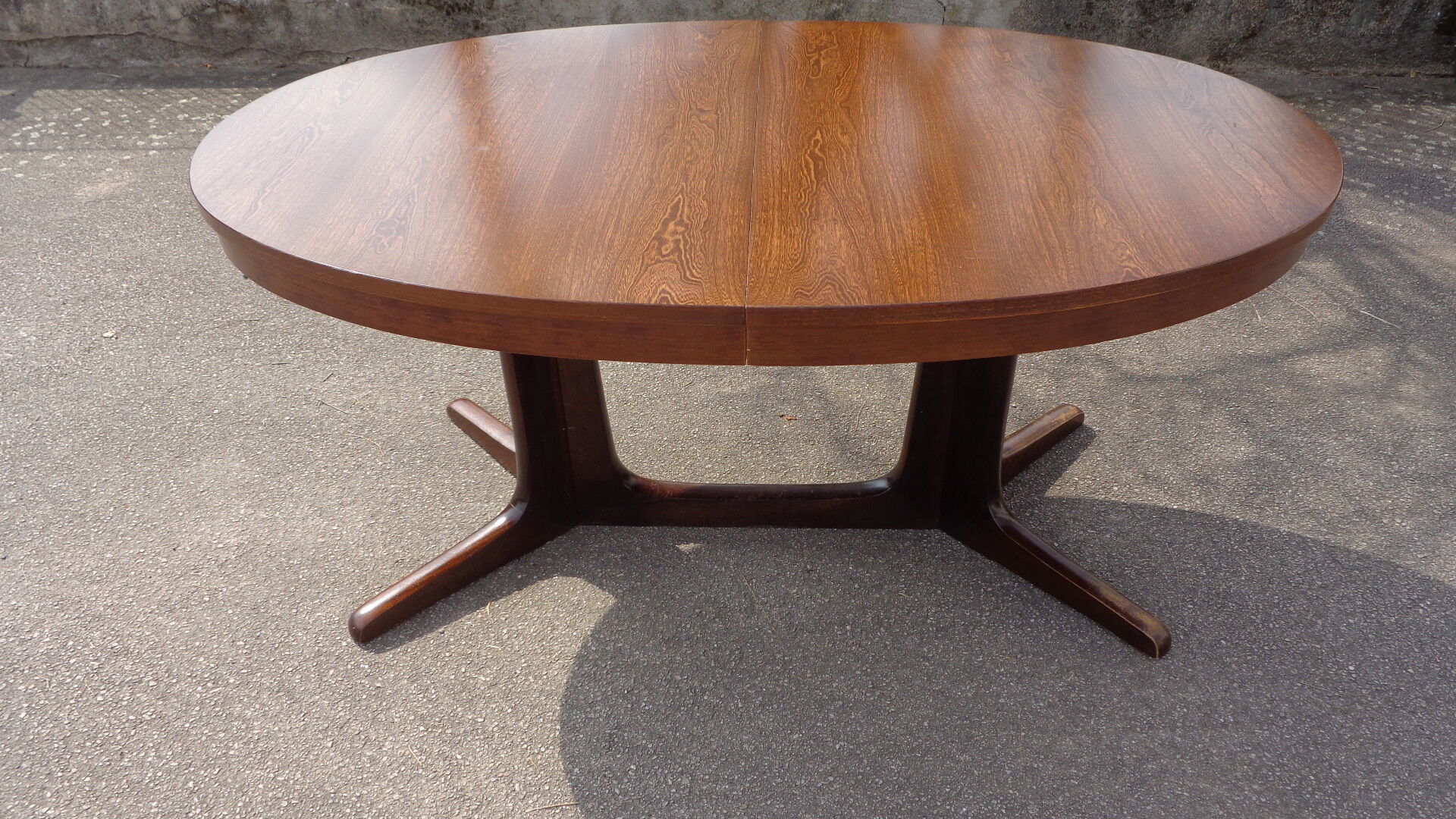 Oval Baumann table