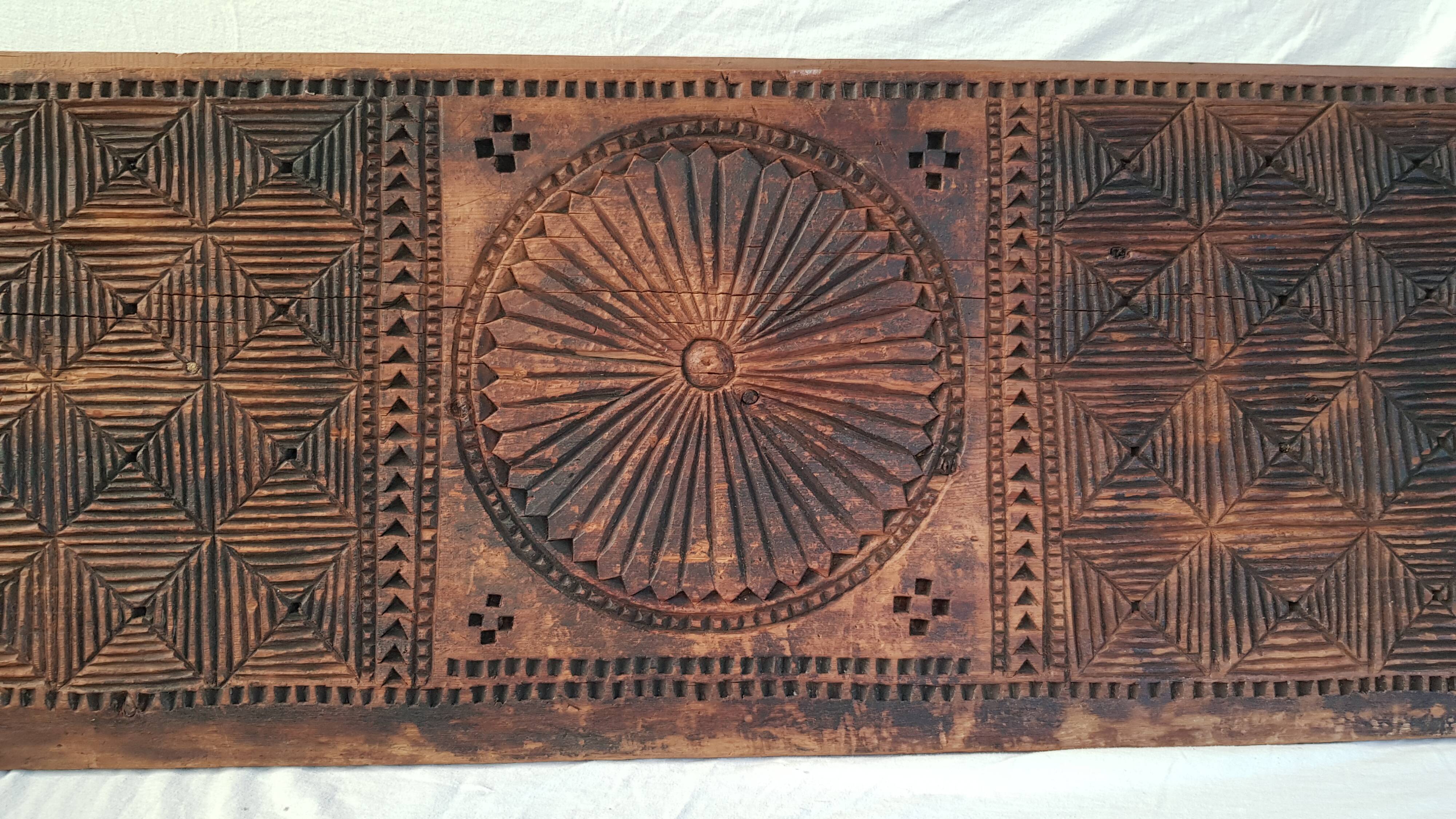 Frieze - carved wooden pediment - Islamic art