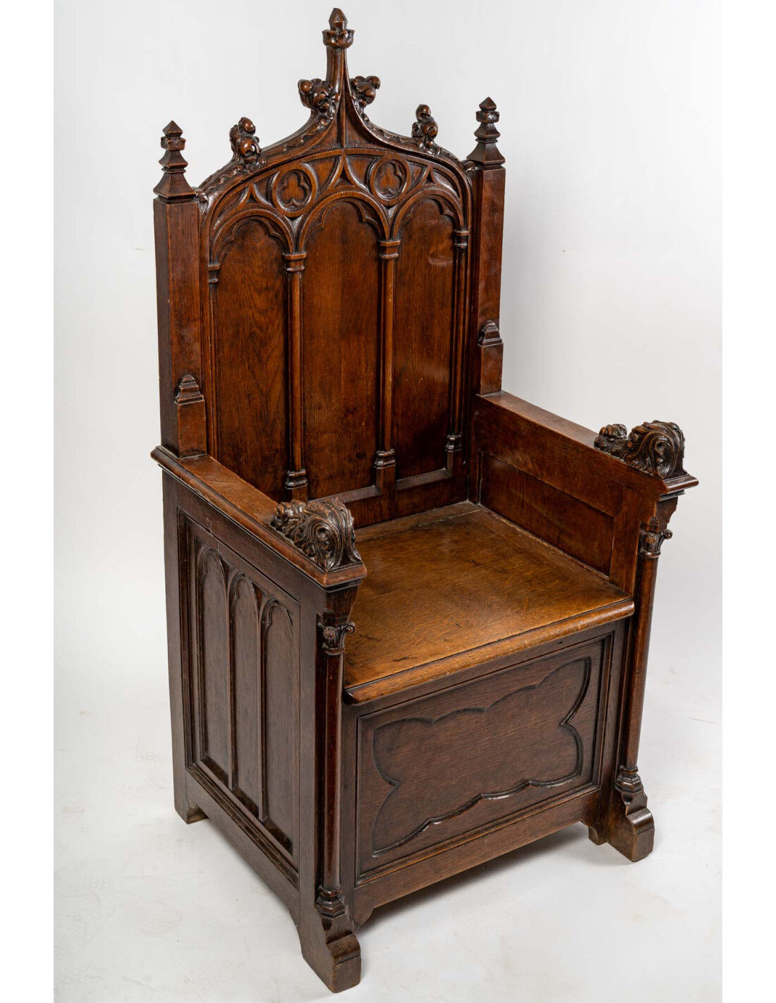 Neo-Gothic armchair in walnut, 19th century
