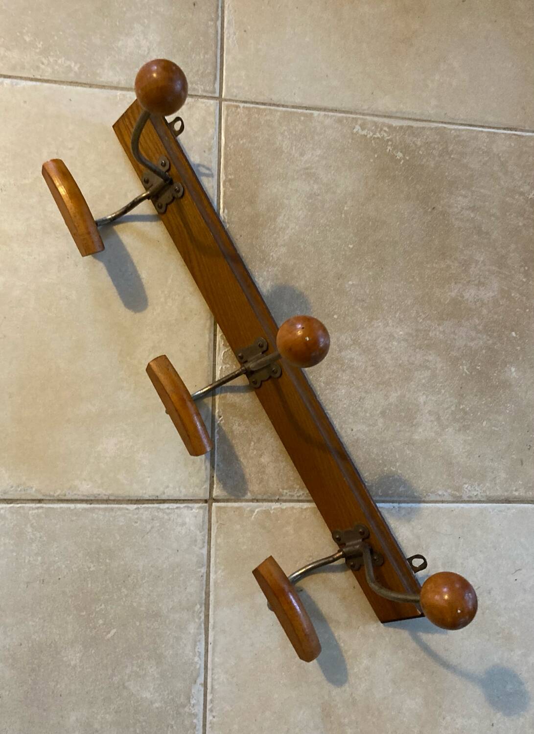 Porte manteau mural Art Déco en bois et métal époque début XXe