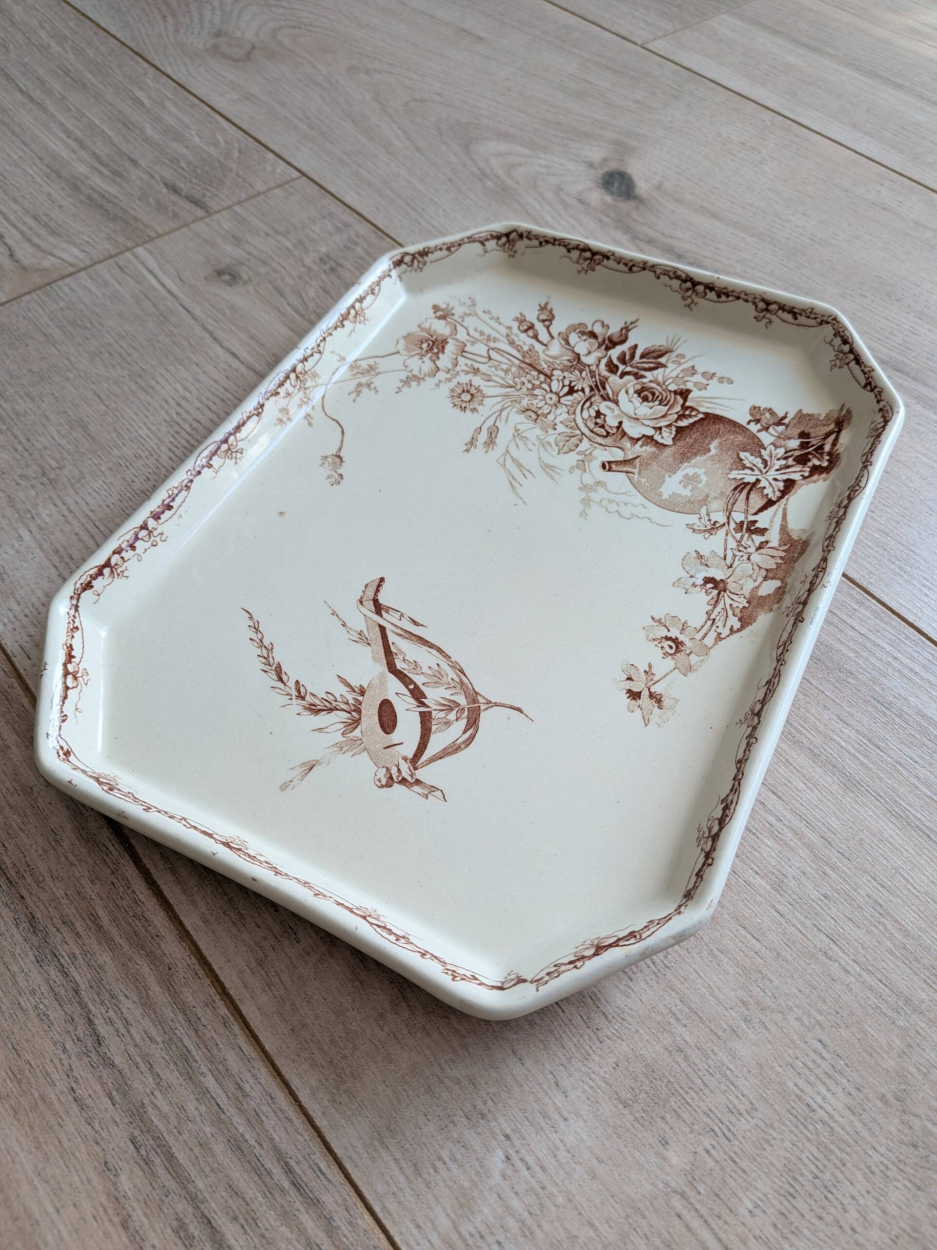 Octagonal country plate by KG Lunéville in ironstone