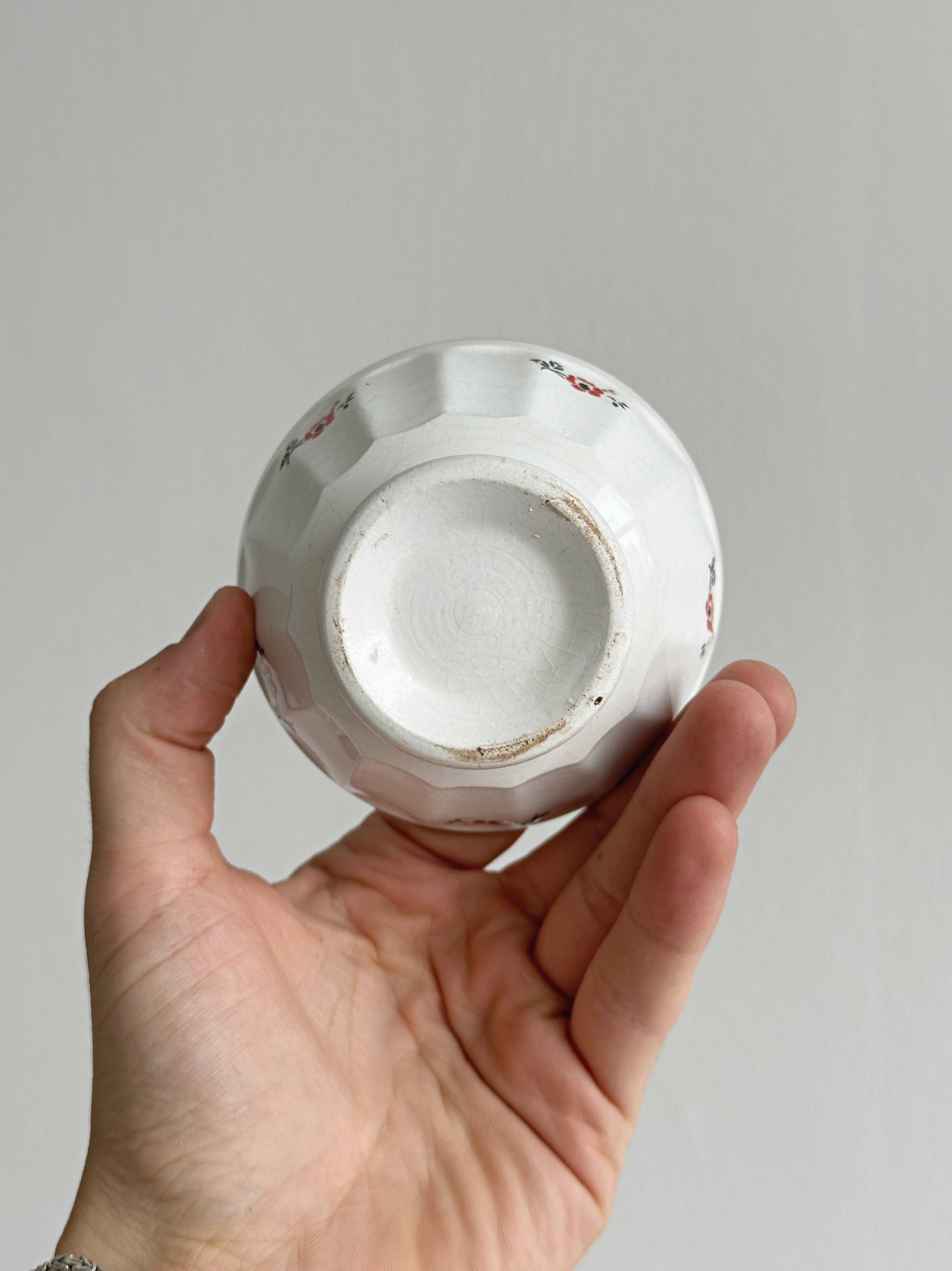 Set of 5 small ceramic bowls