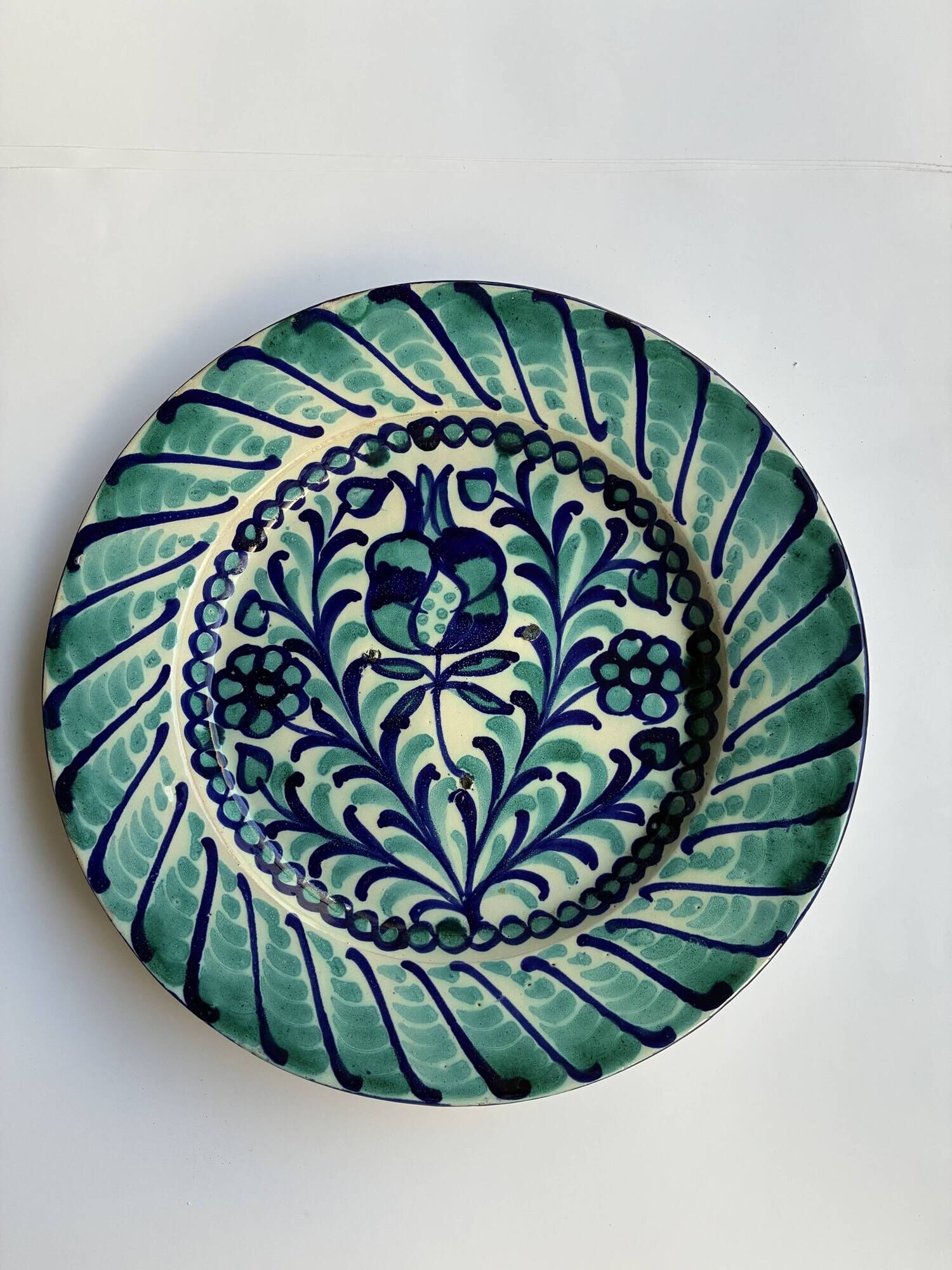 Assiette décorative vintage en céramique