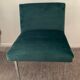 Chaise vintage en velours vert et pieds chromés
