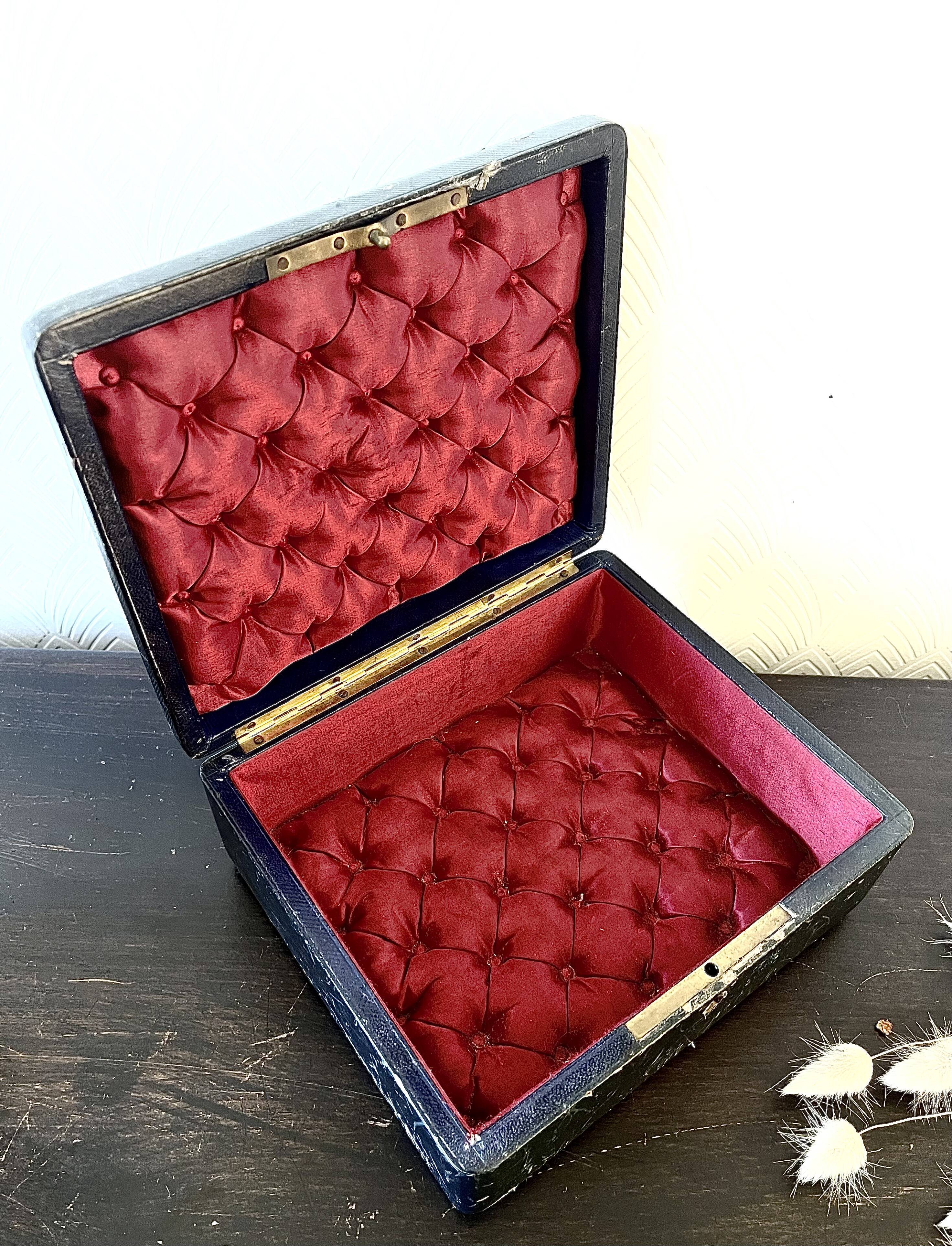 Old jewelry box