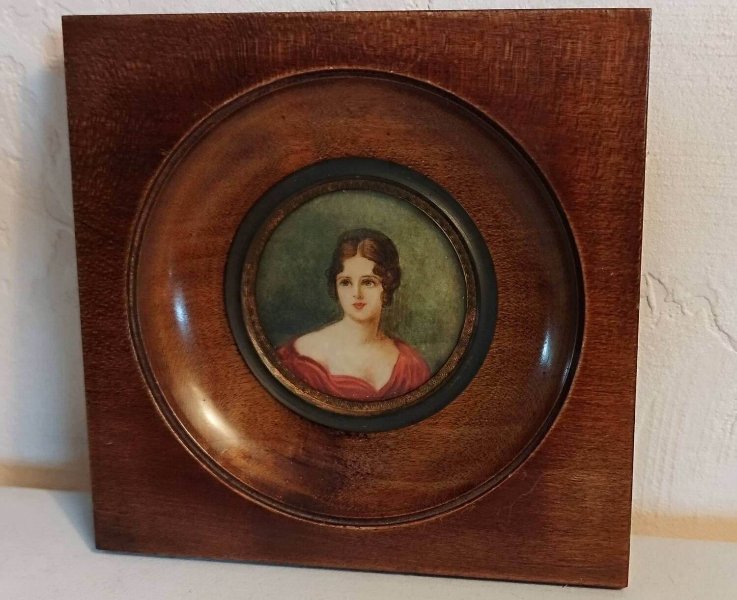 Miniature painting portrait of a woman with a red bodice