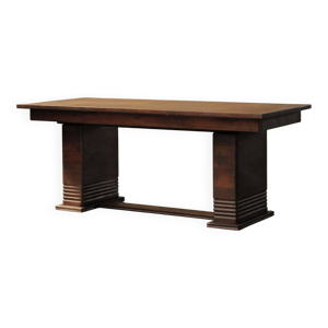 Table de repas moderniste,