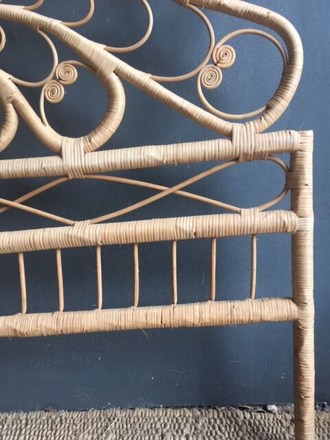 Peacock rattan headof