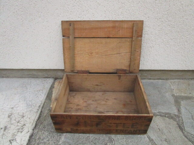 Old wooden crate Nestlé-concentrated milk