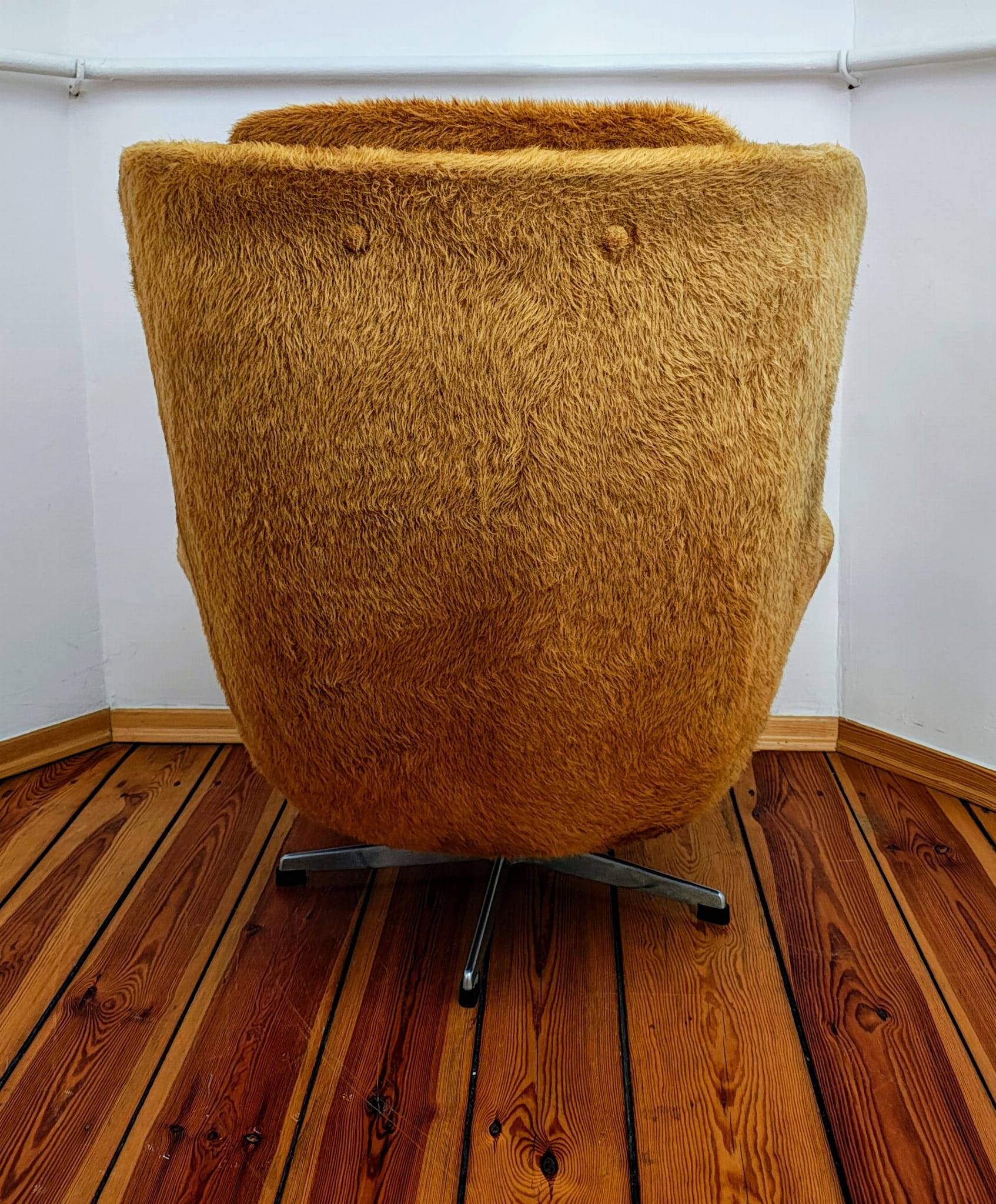 Ushak Swivel Chair by Up Zavody Rousinov from Up Závody, Czechoslovakia, 19