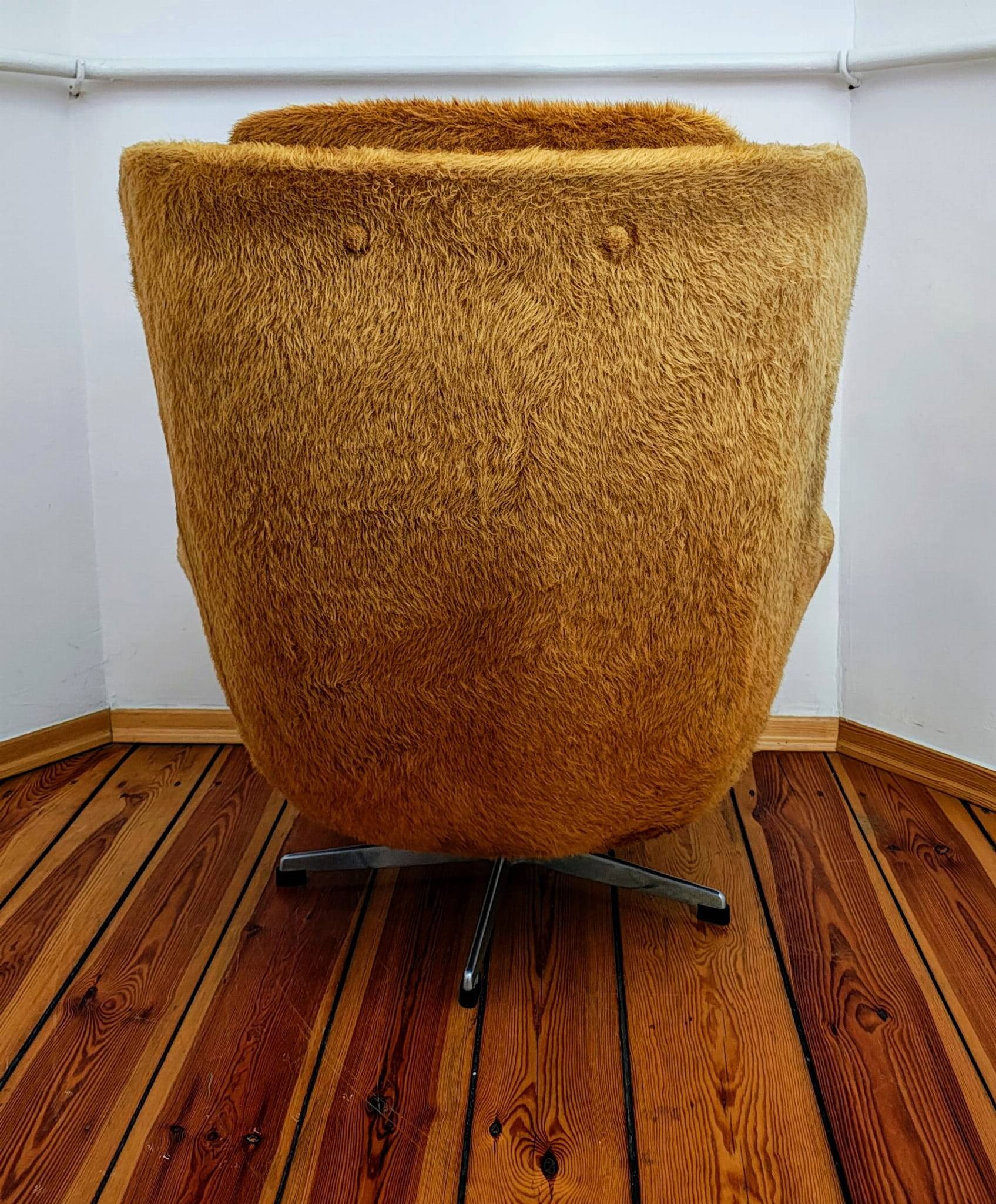 Ushak Swivel Chair by Up Zavody Rousinov from Up Závody, Czechoslovakia, 19