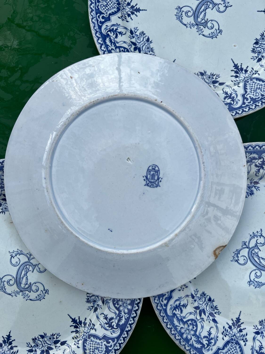 6 assiettes Gien série monogramme « 2nd choix »