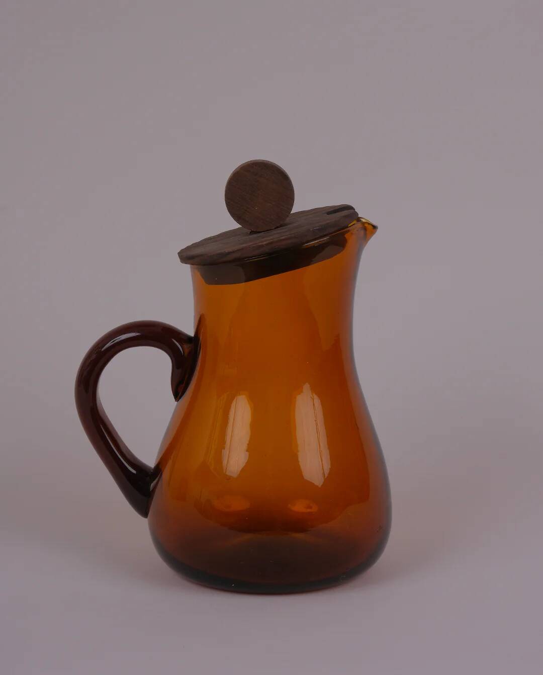 Pichet en verre ambré