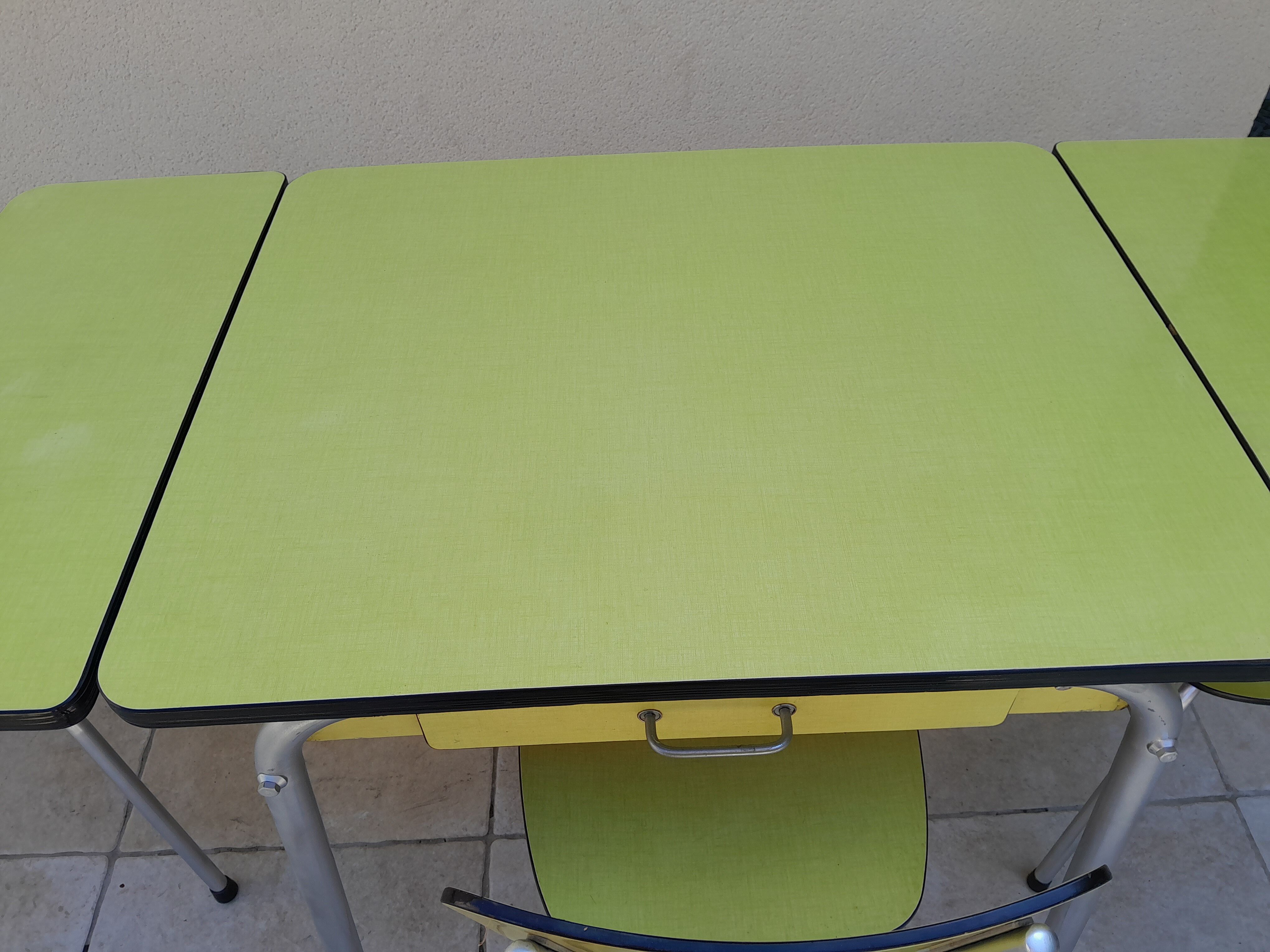 Table and 4 chairs in vintage yellow formica efji