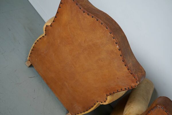 Paire de fauteuils club en cuir avec dossier moustache et cognac, France, 1940s