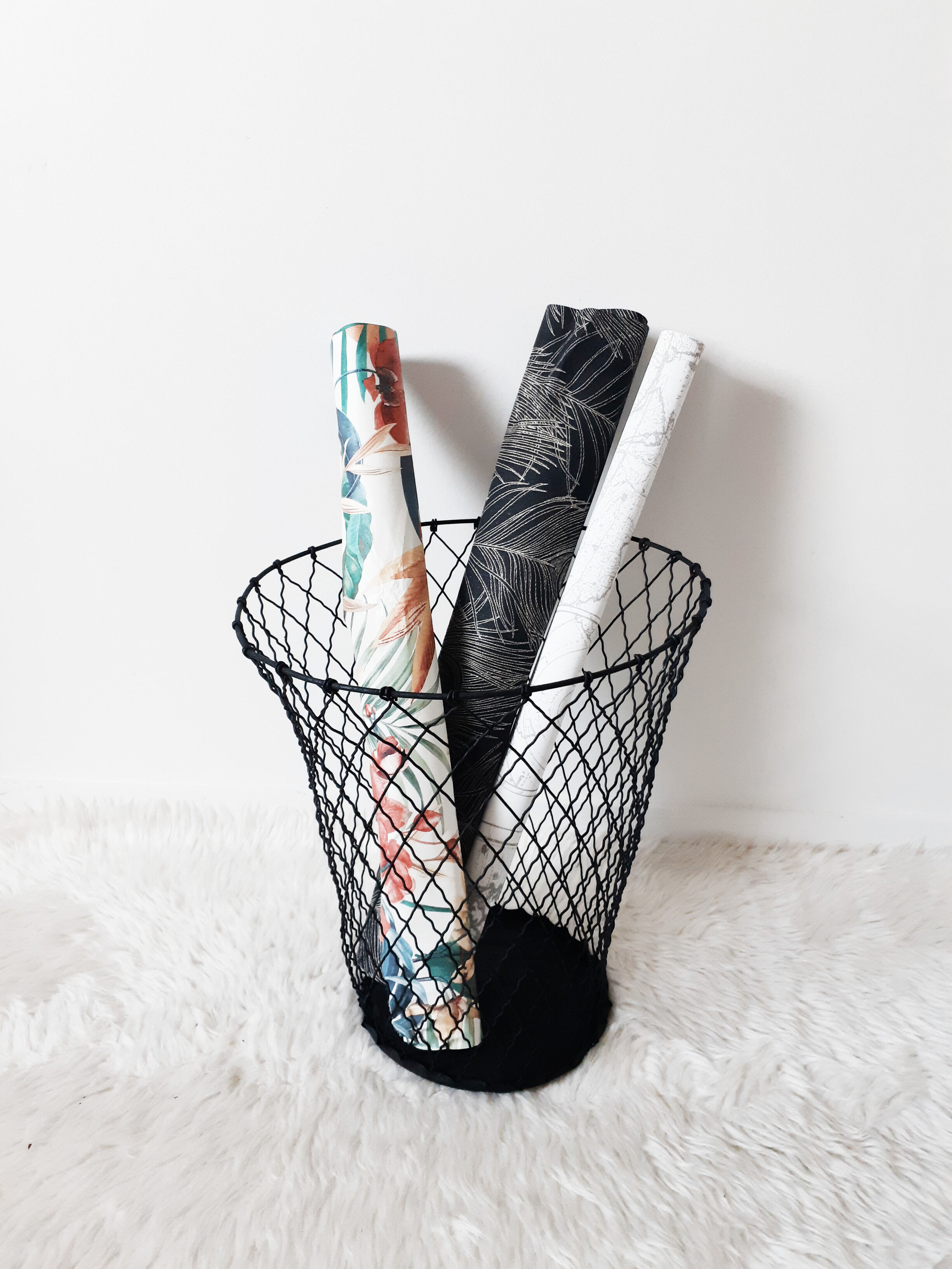 Mesh metal paper basket