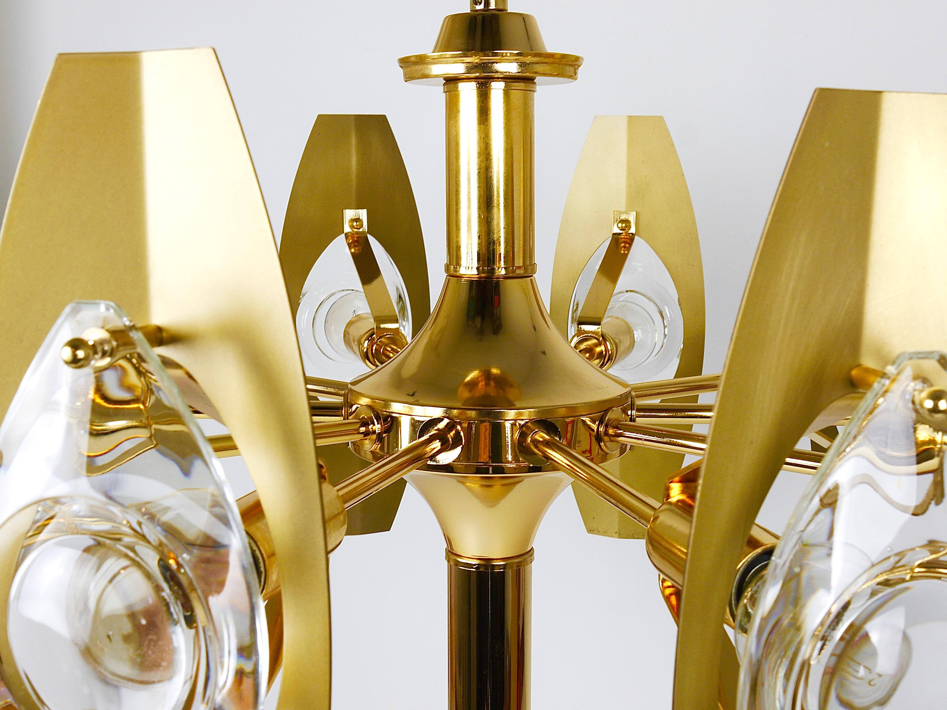 Oscar Torlasco brass chandelier of 25 inches with optical prism lenses, Italy, 1970s.